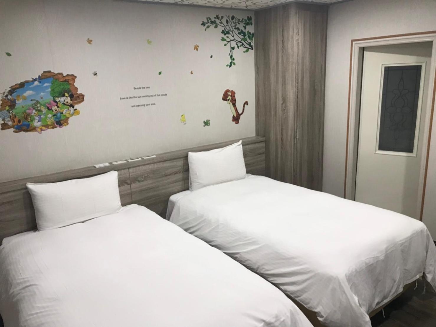 Standard Twin Room - Photo 6