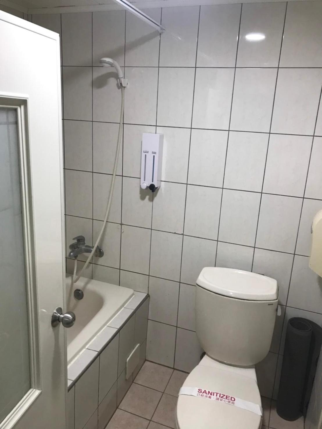 Standard Double Room - Photo 7