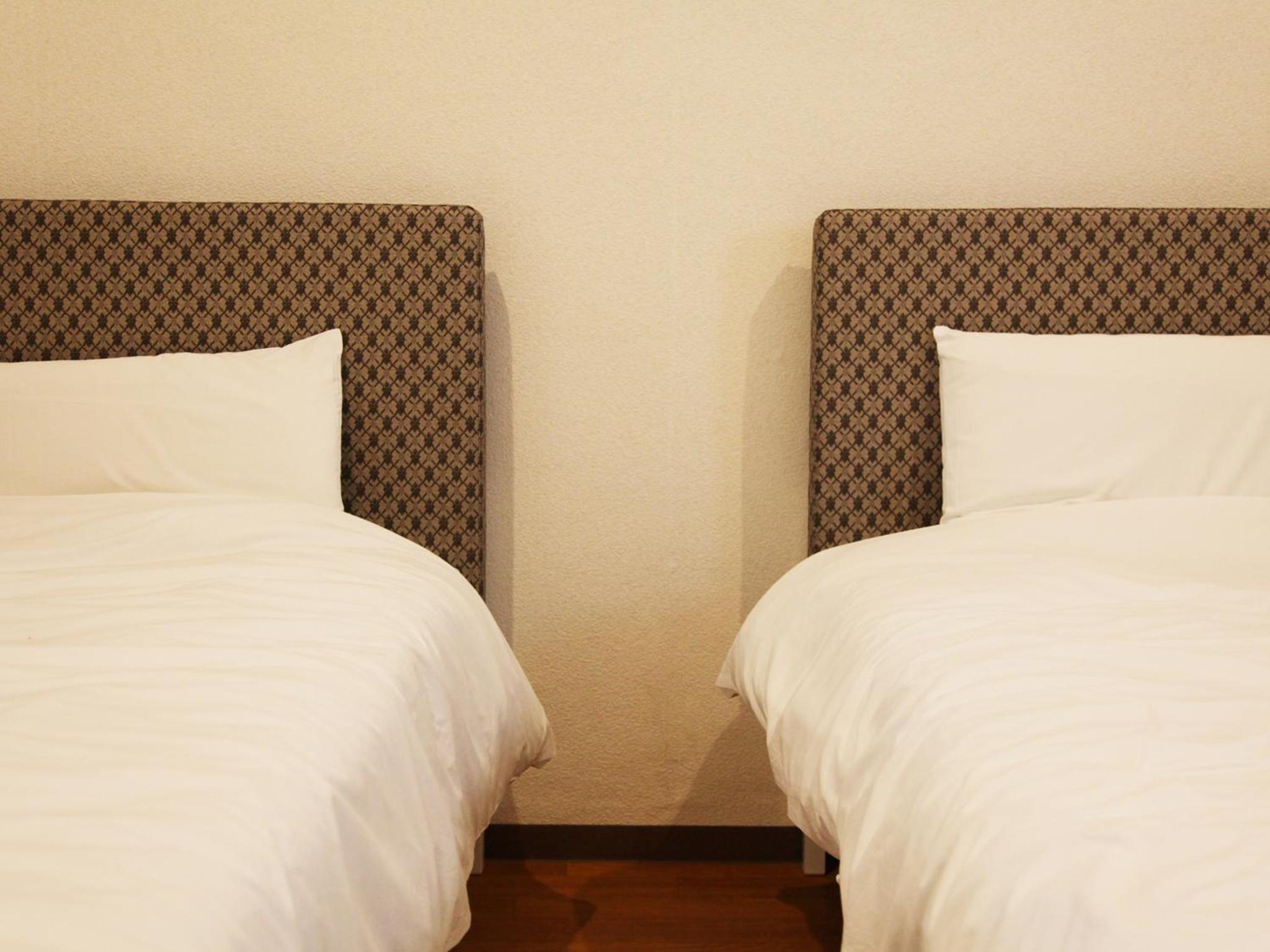 Twin Room - Photo 4