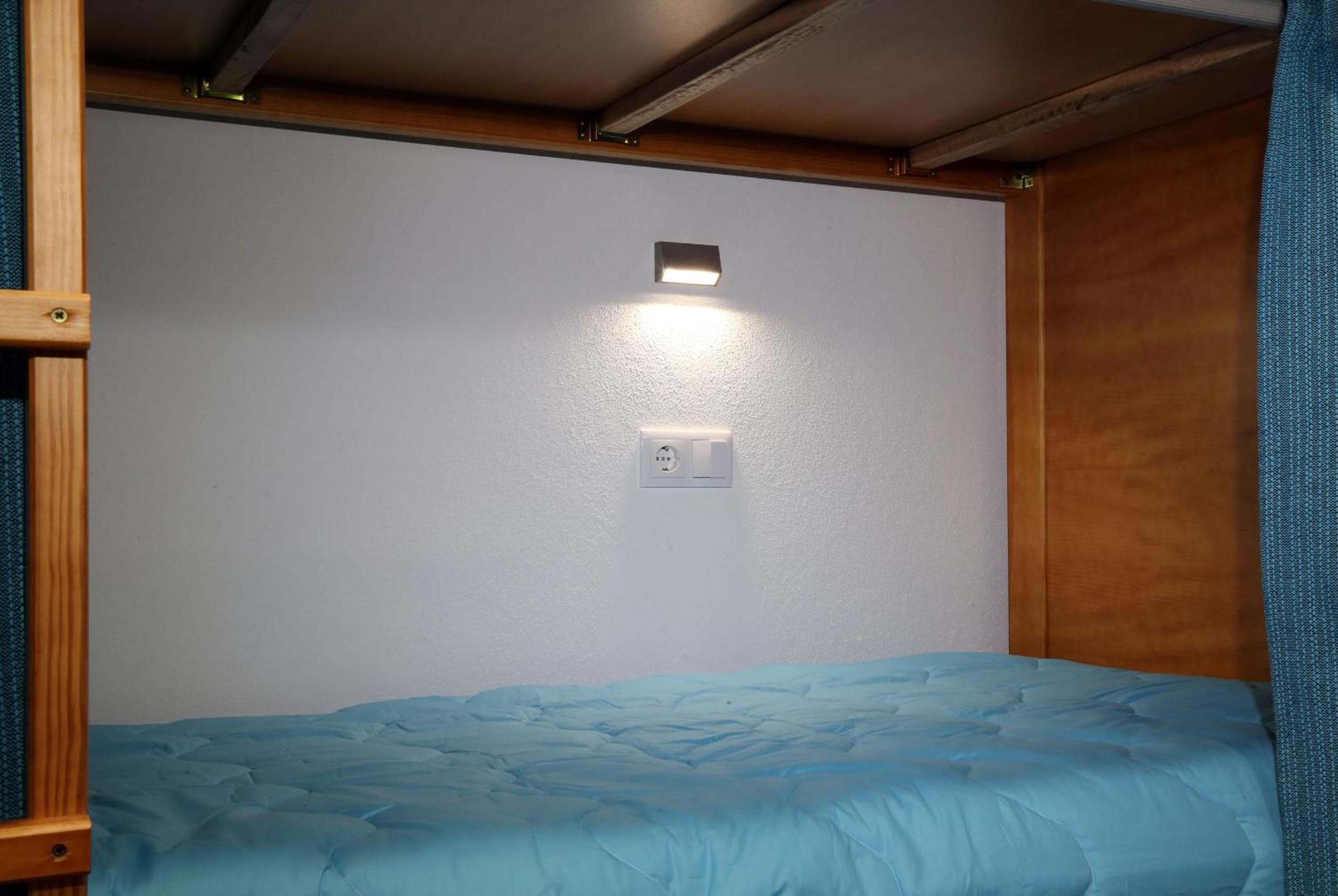 Bed in 8-Bed Dormitory Room photo 3