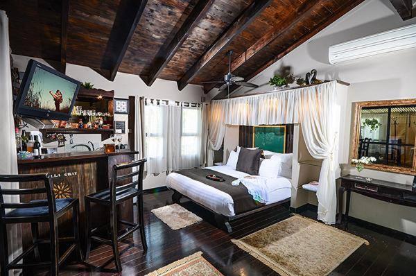 Suite - Photo 8