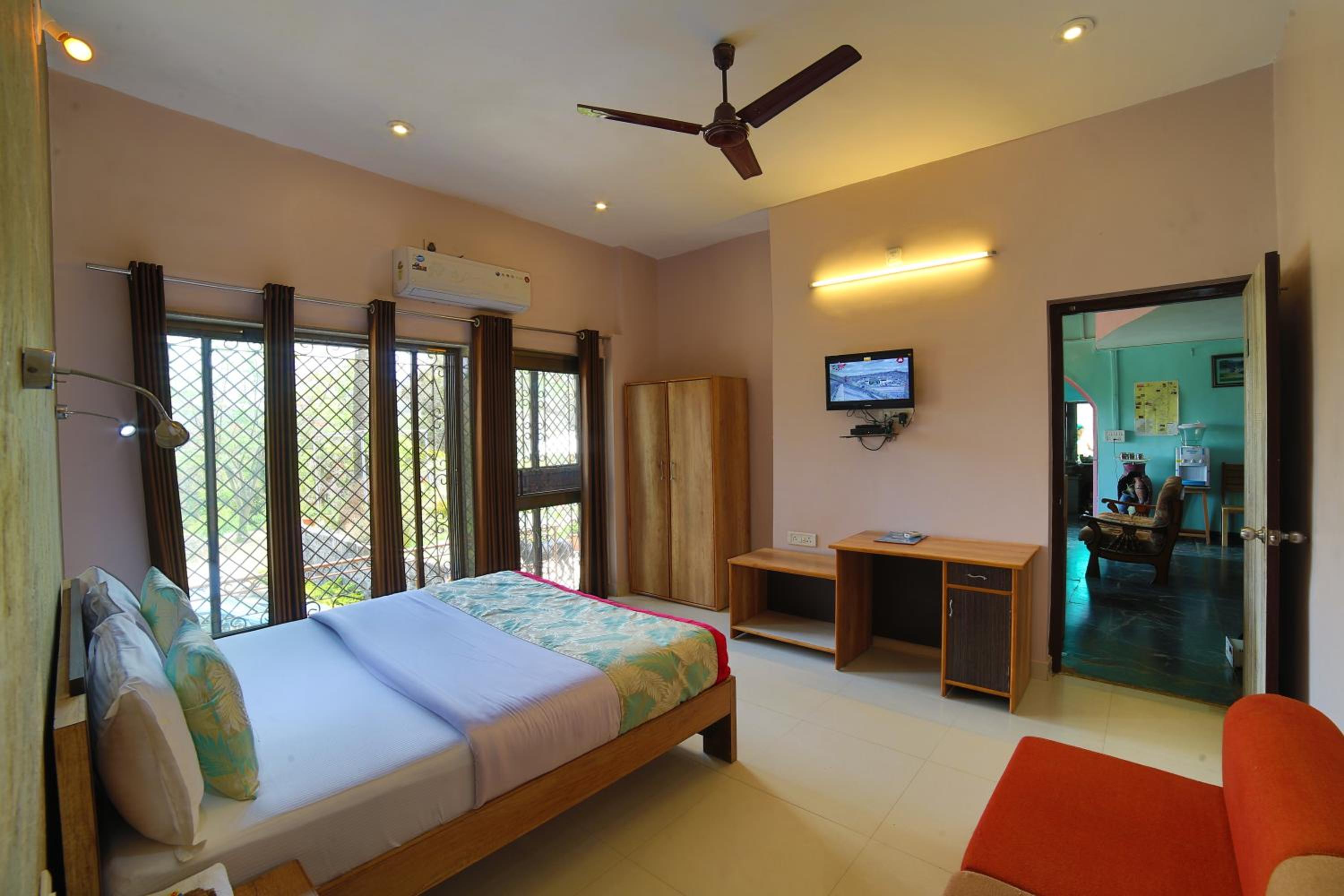 Deluxe King Room photo 2