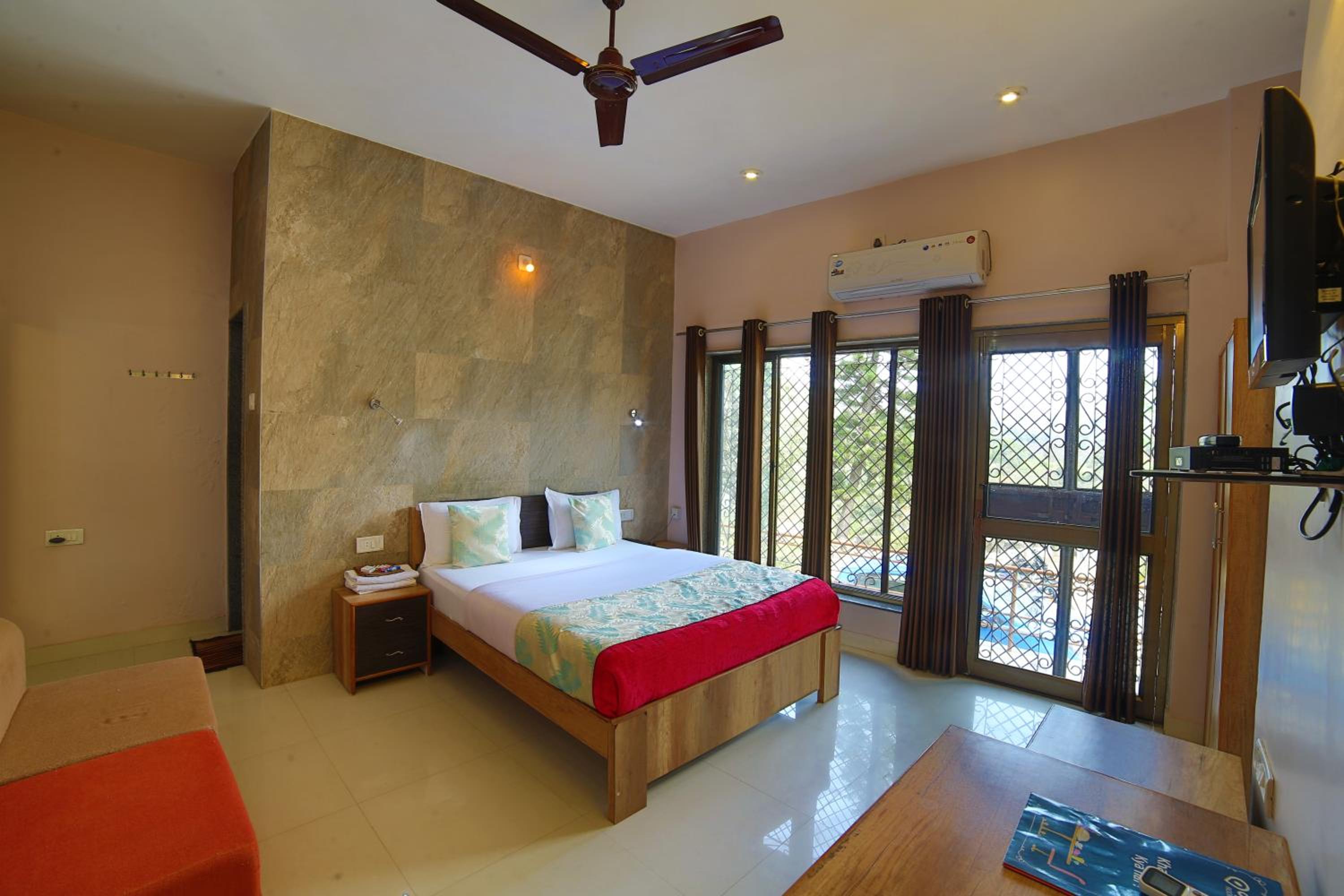 Deluxe King Room photo 3