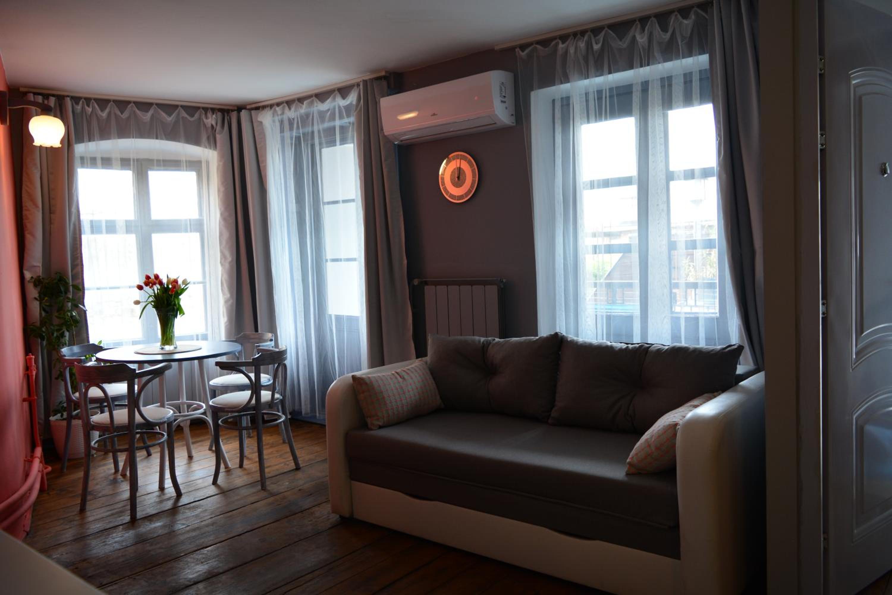 Apartment with Balcony - Photo 13