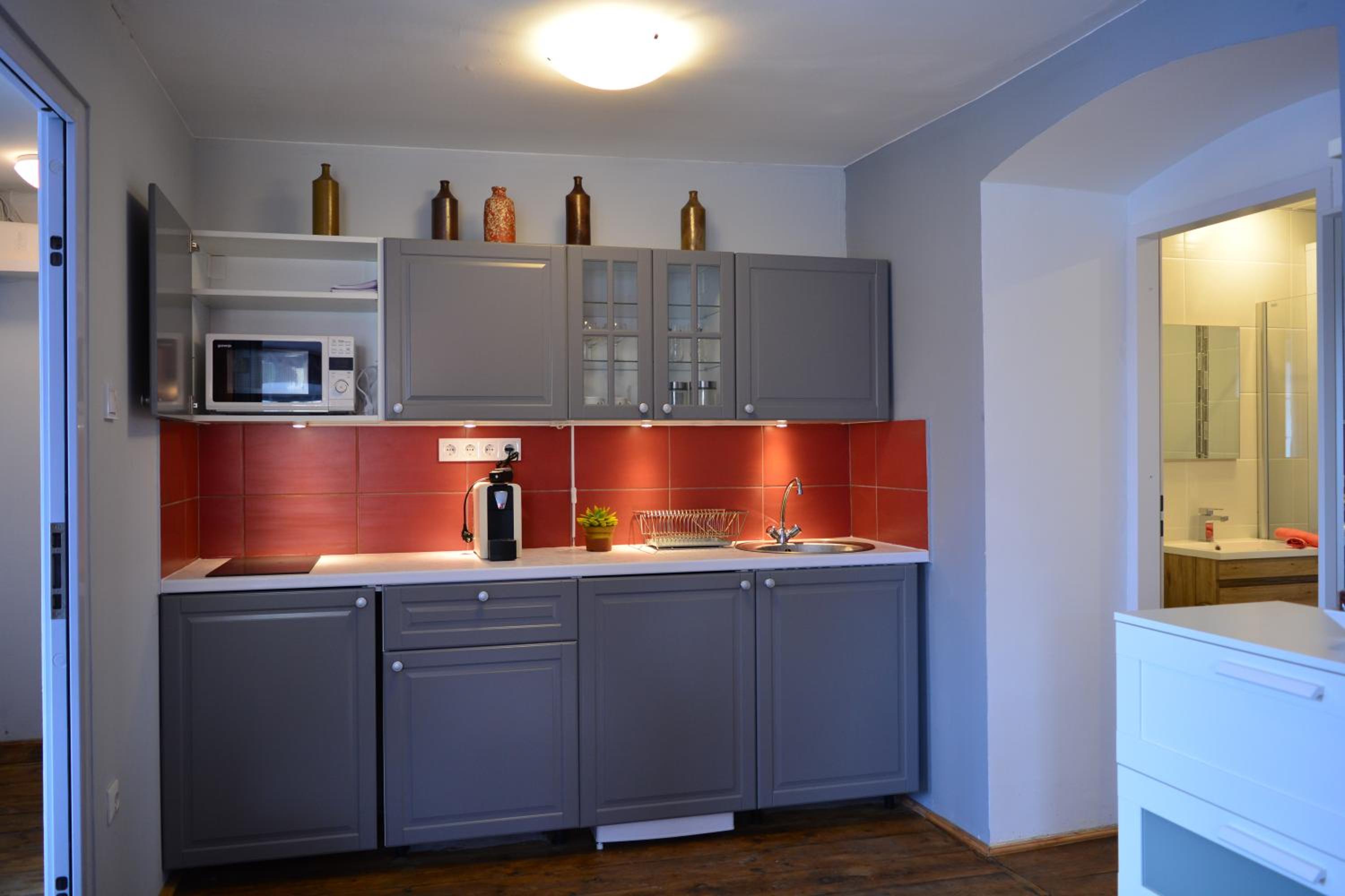 Apartment with Balcony - Photo 9