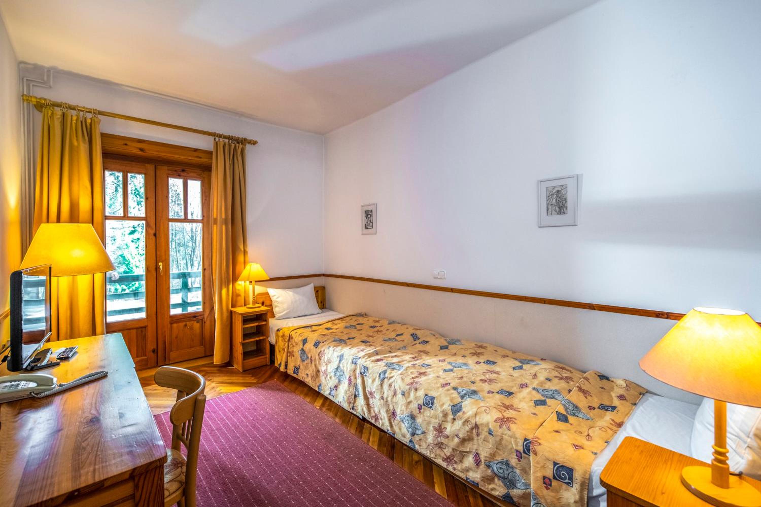Standard Twin Room with Garden View photo 1