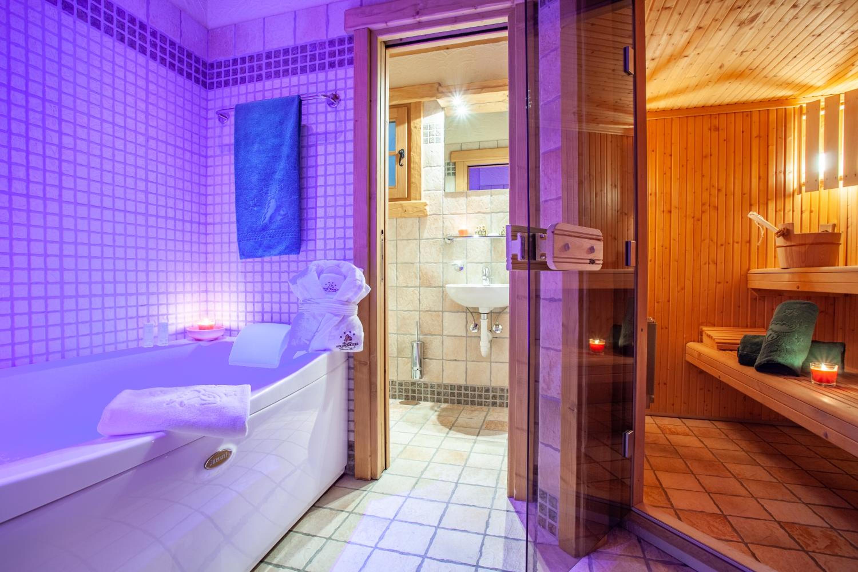 Romantic Chalet (2 Adults) - Photo 3