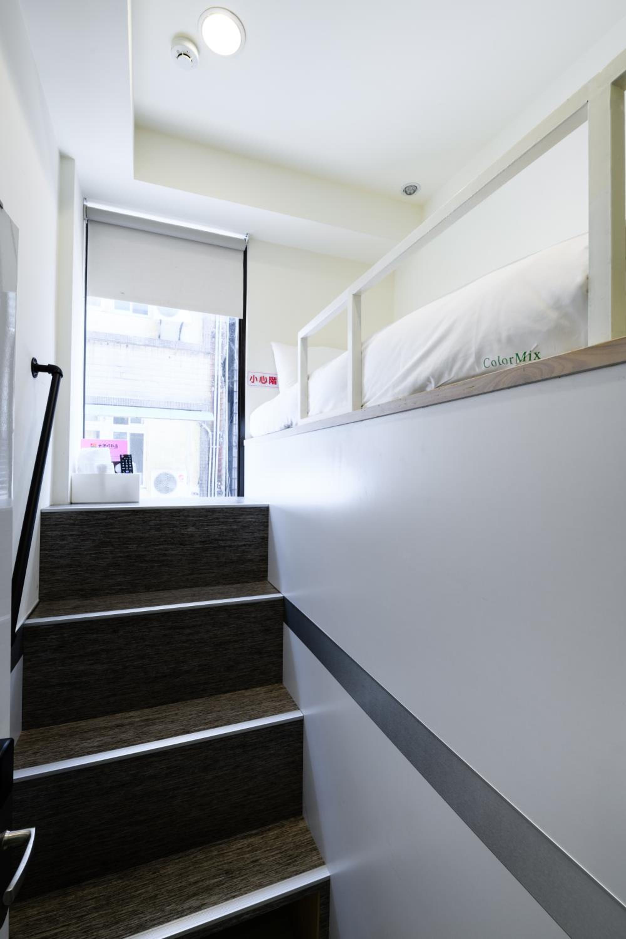 Single Room - Upper Layer with Shared Bathroom