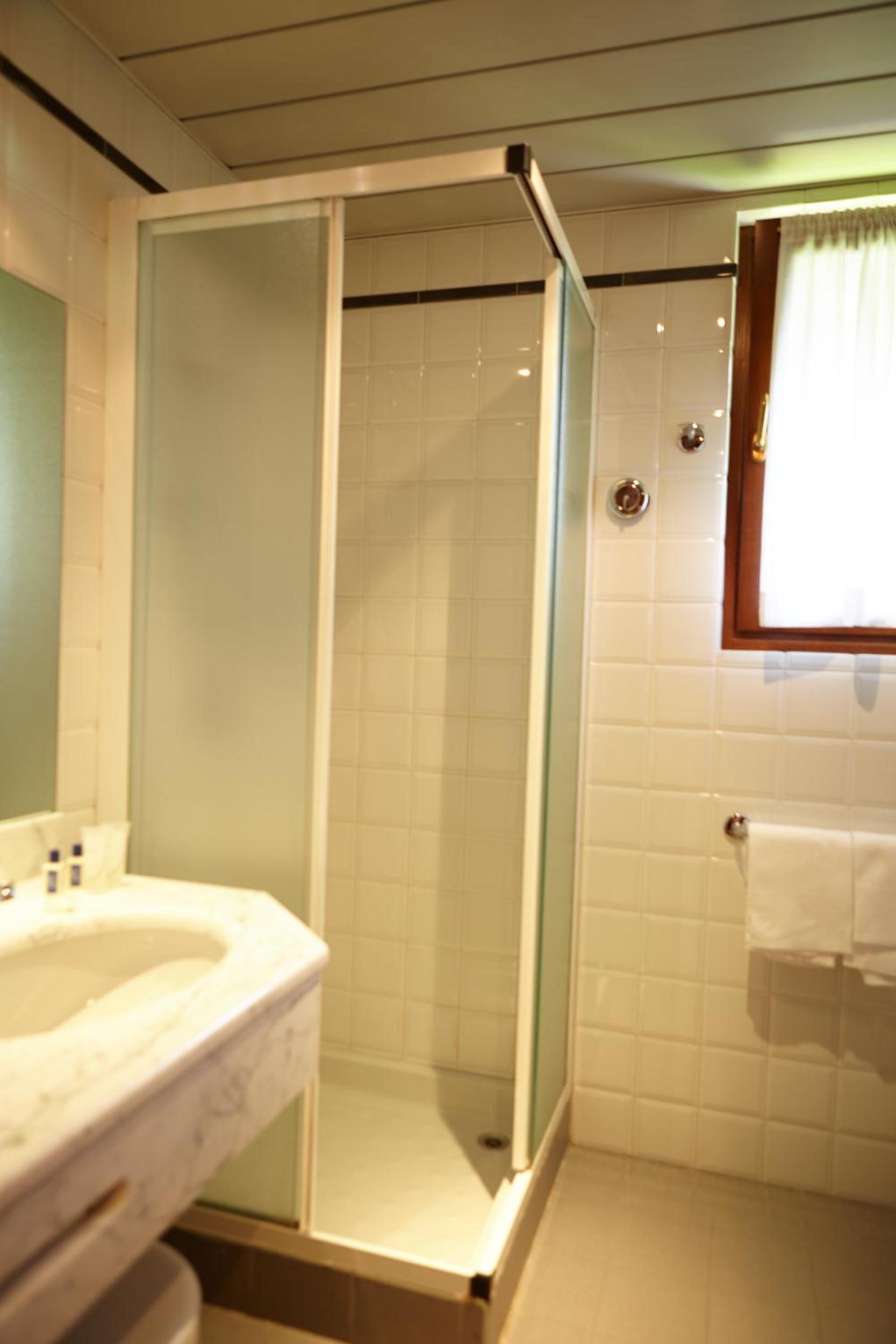 Double or Twin Room with Balcony photo 3