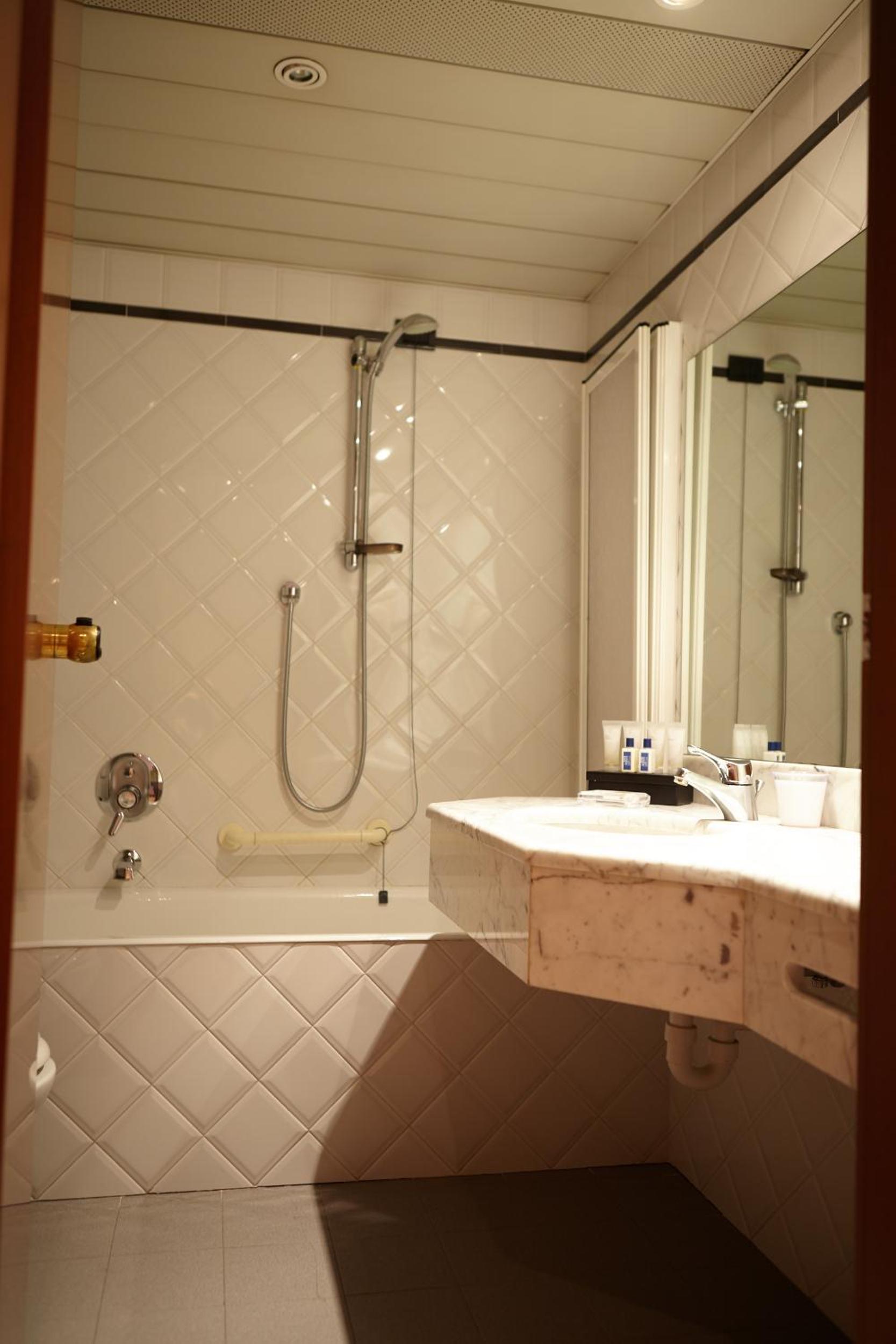 Double or Twin Room with Balcony photo 2
