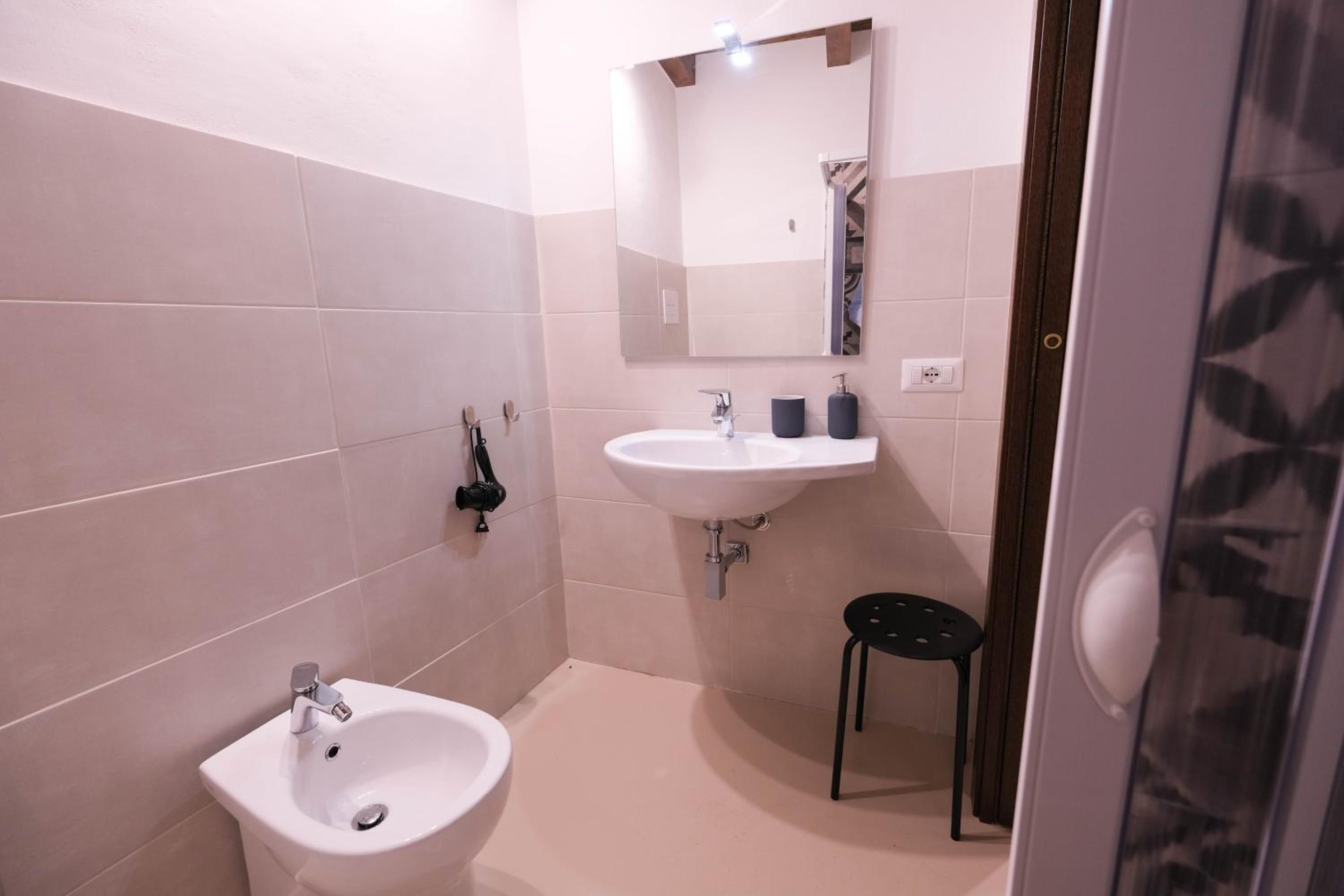 Standard Double Room - Photo 3