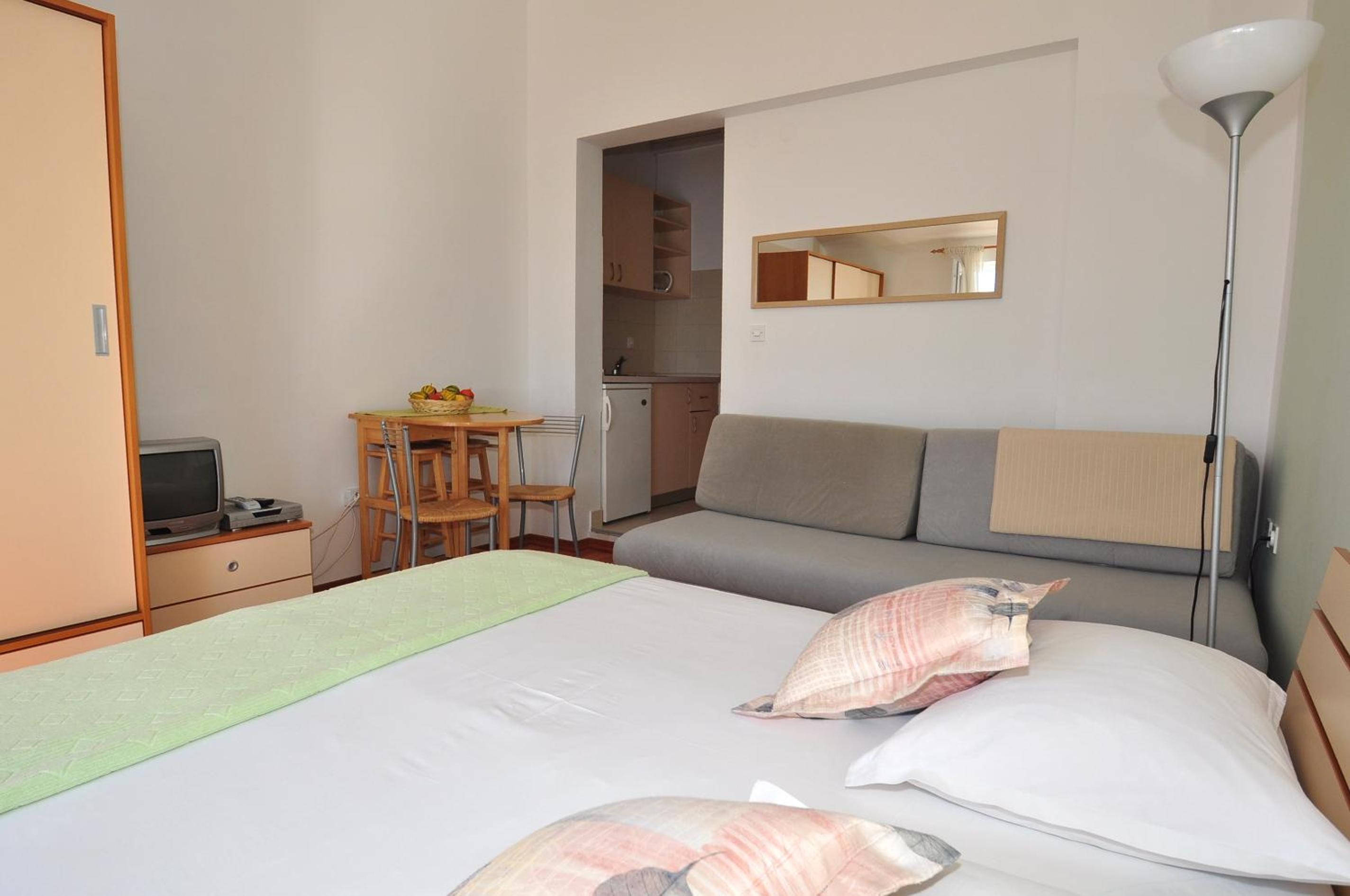 One-Bedroom Apartment photo 2