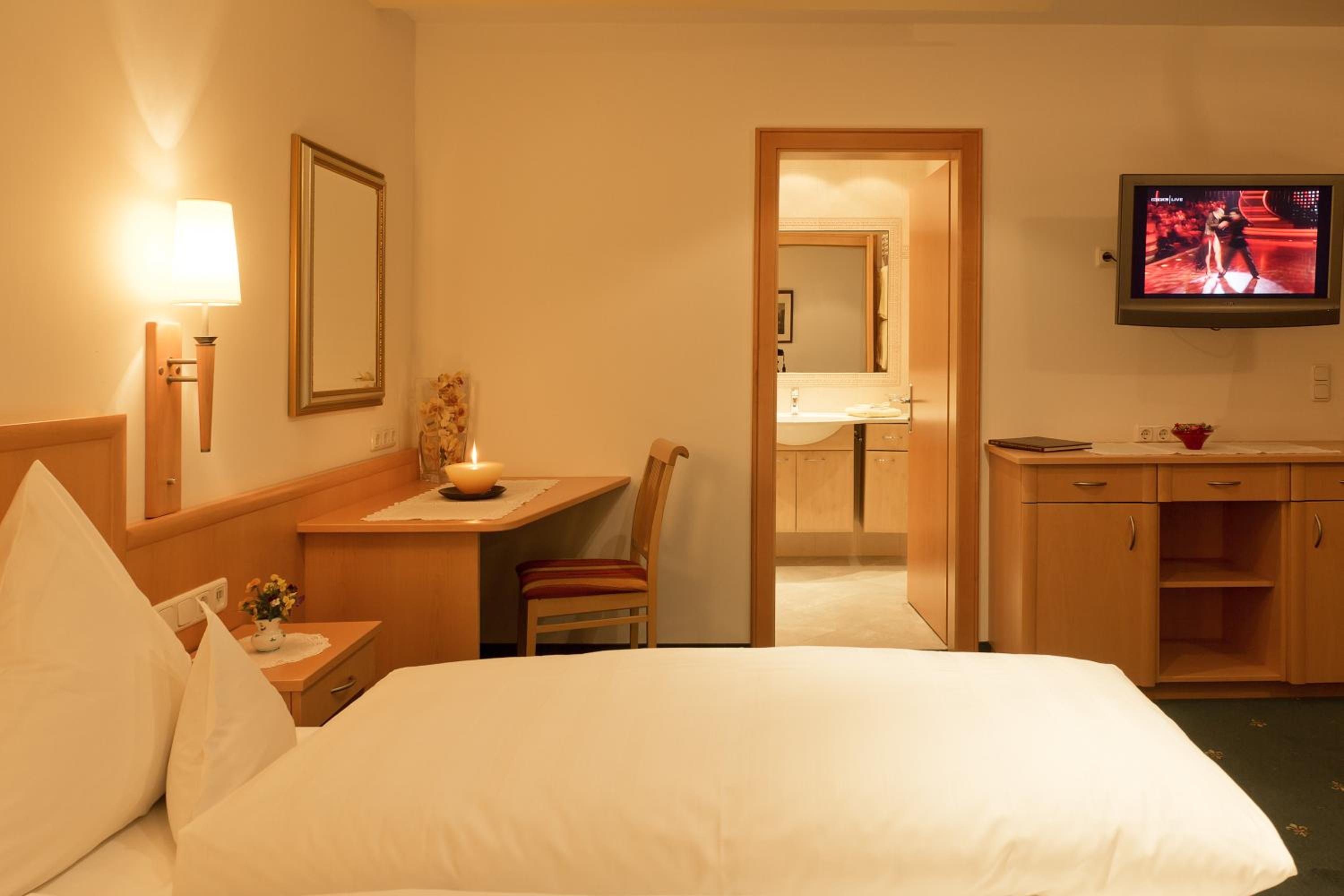 Double Room with Bath or Shower photo 3