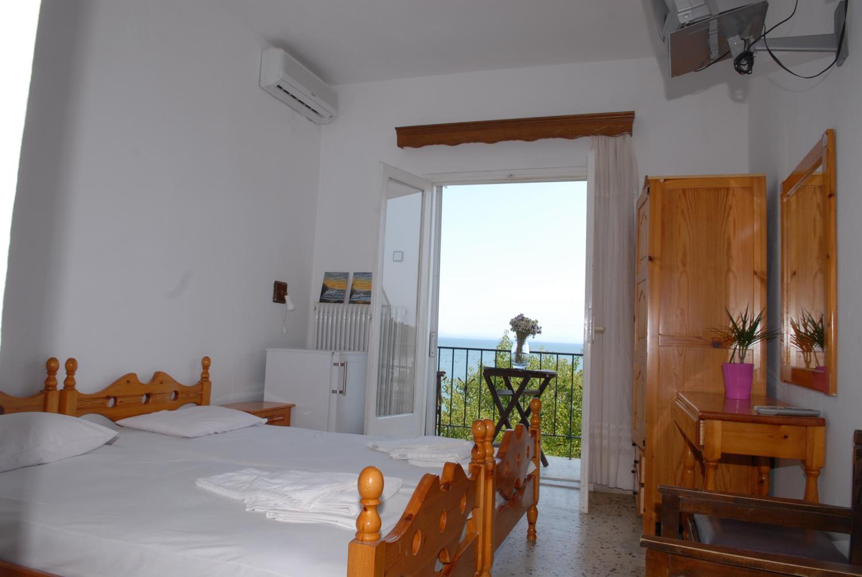 Double or Twin Room with Sea View photo 2
