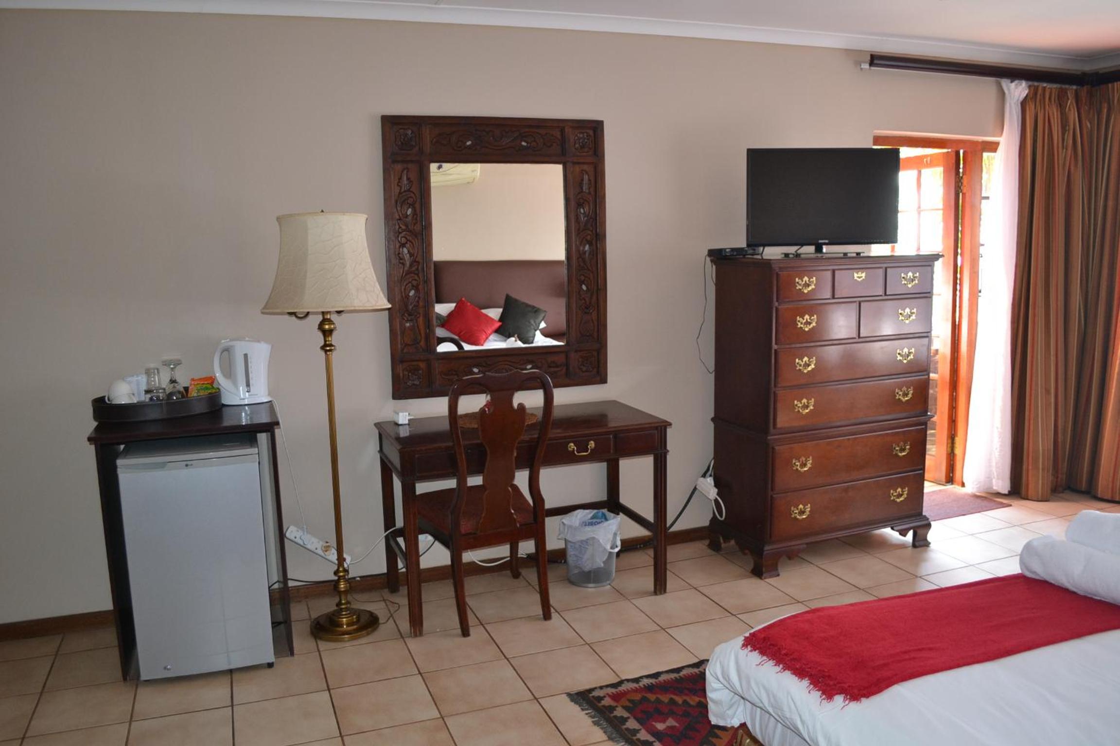 King Room with Mountain View photo 2