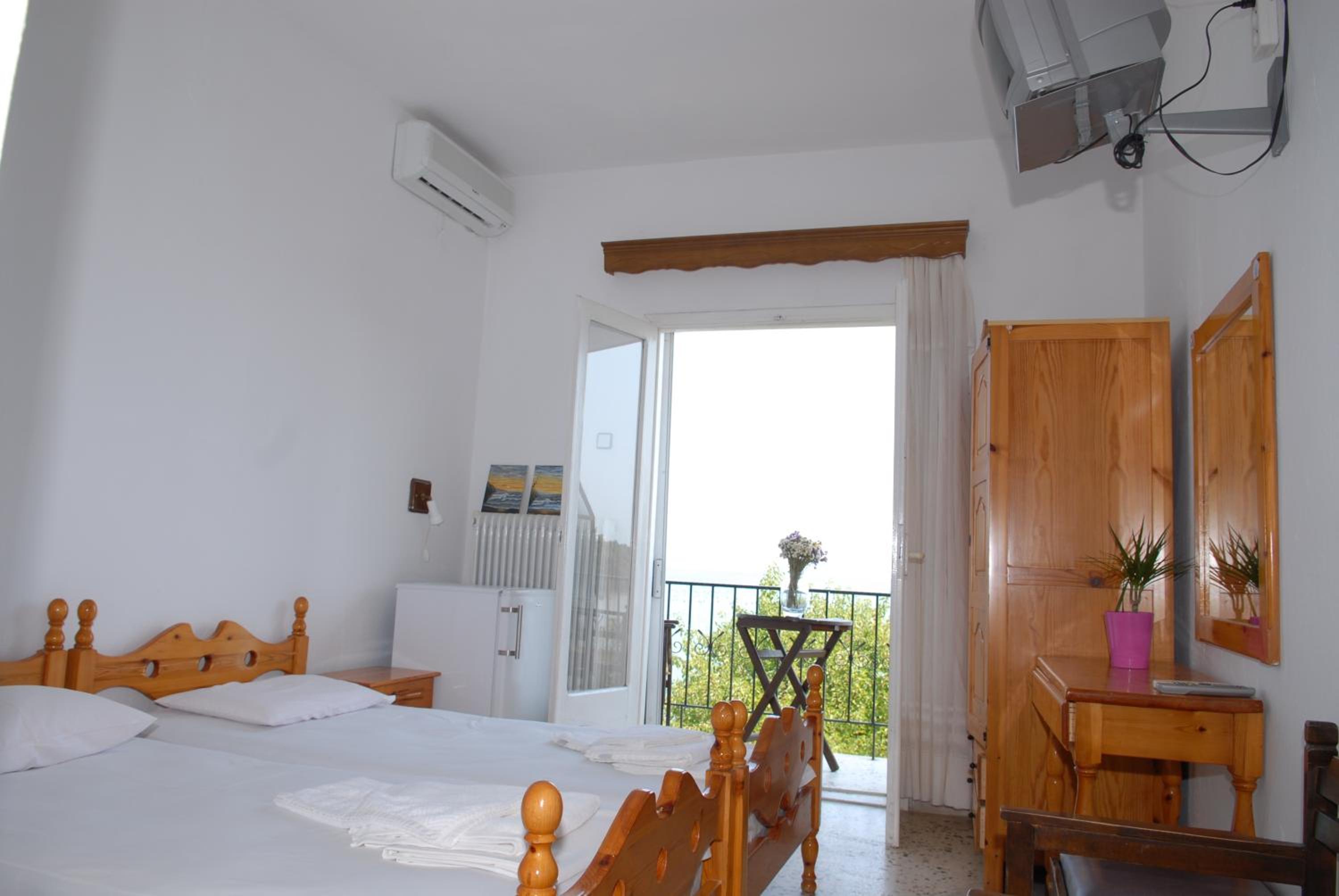 Double or Twin Room with Sea View photo 1