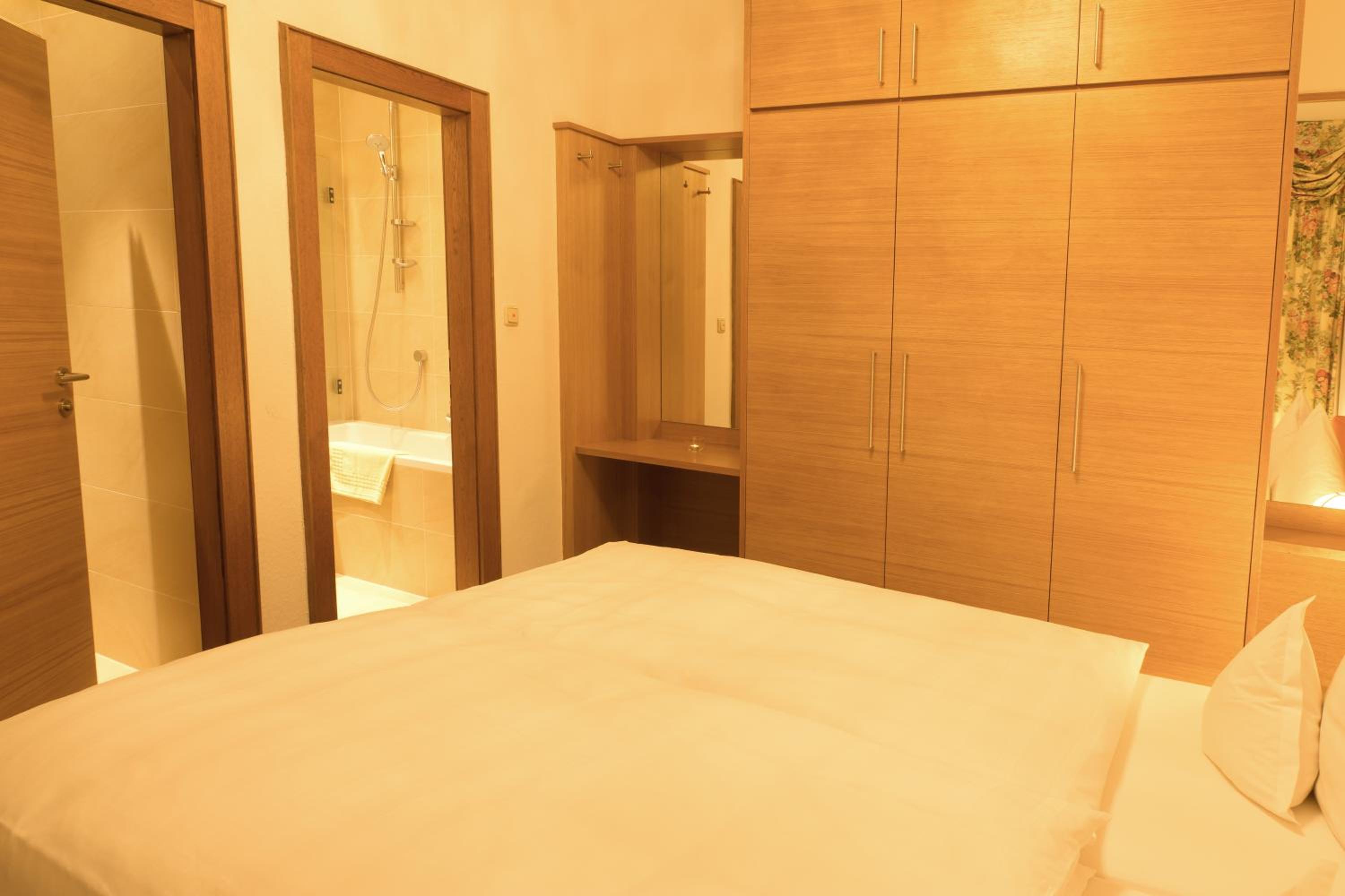 Double Room with Bath or Shower photo 2