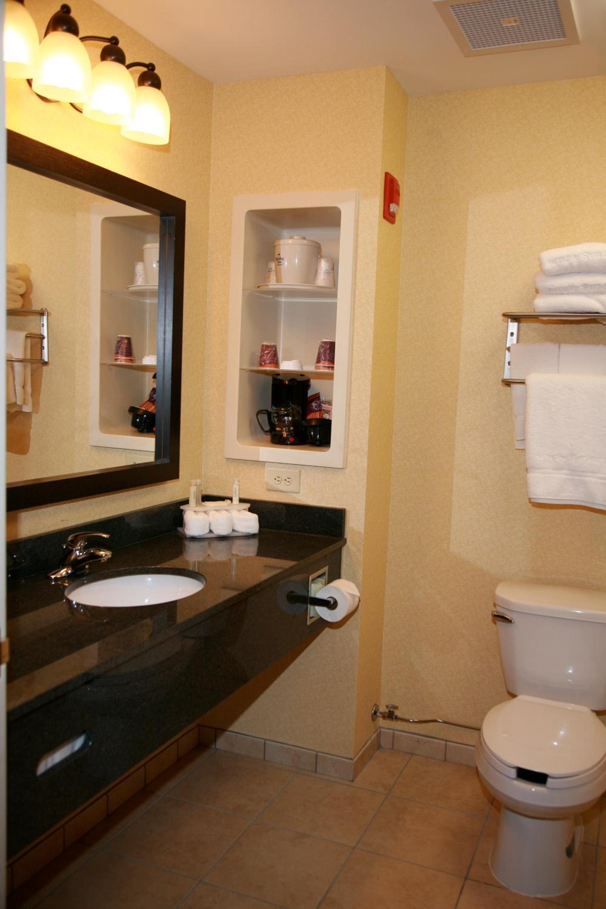 Standard Room with Two Queen Beds - Photo 1