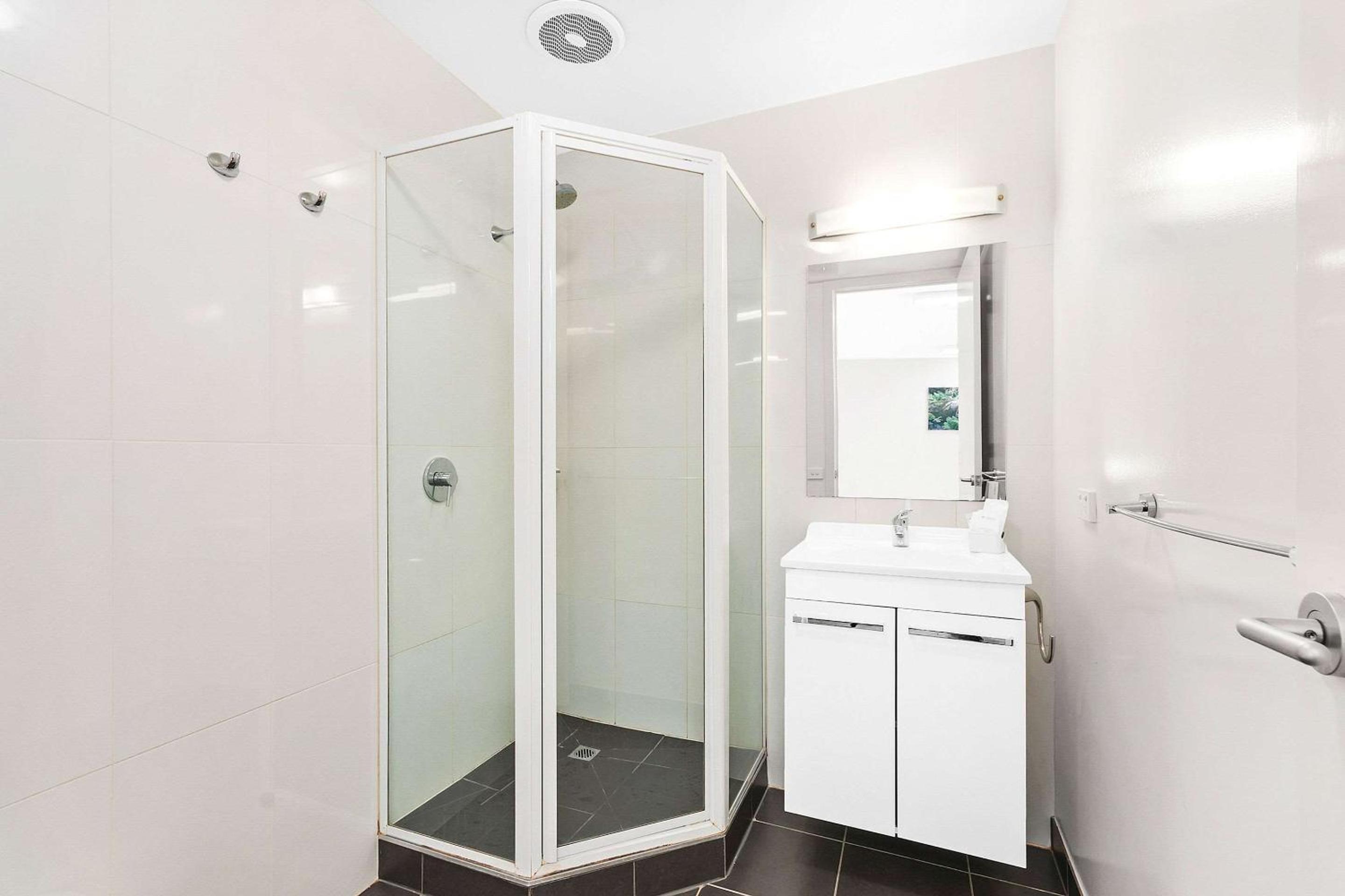 Standard Twin Room - Photo 2