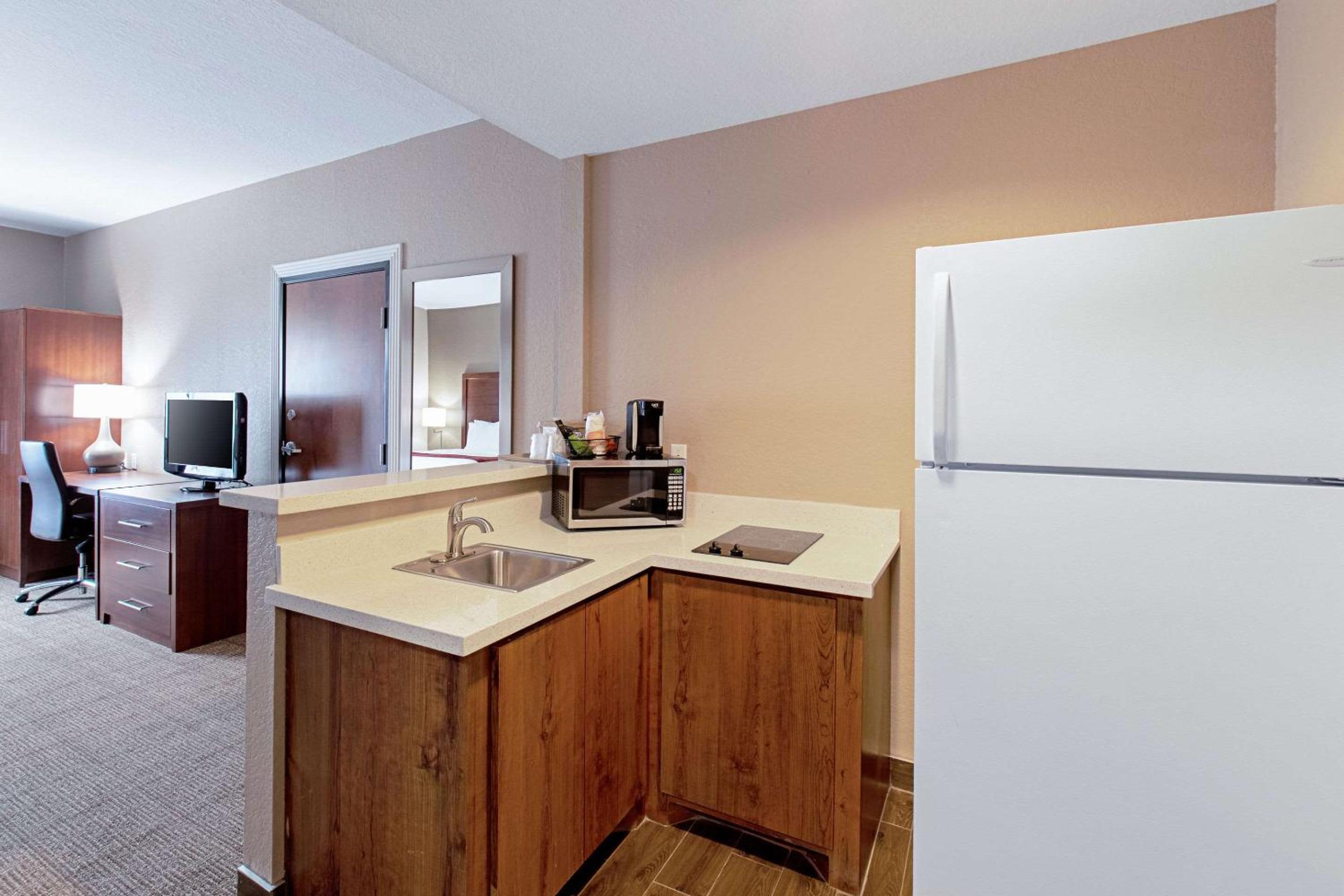 King Room with Kitchenette - Non-Smoking - Photo 3
