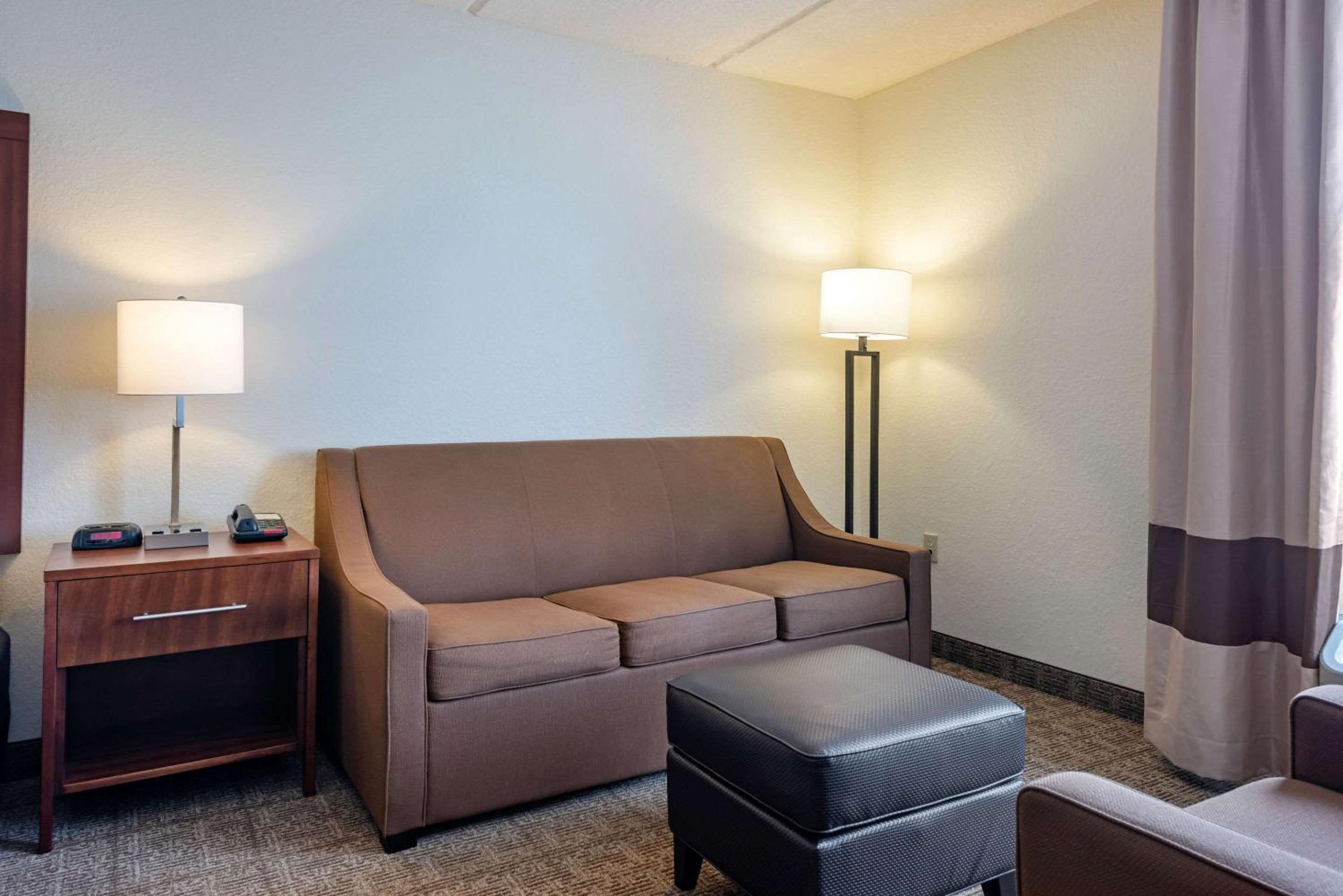 Standard King Room - Non-Smoking  - Photo 3