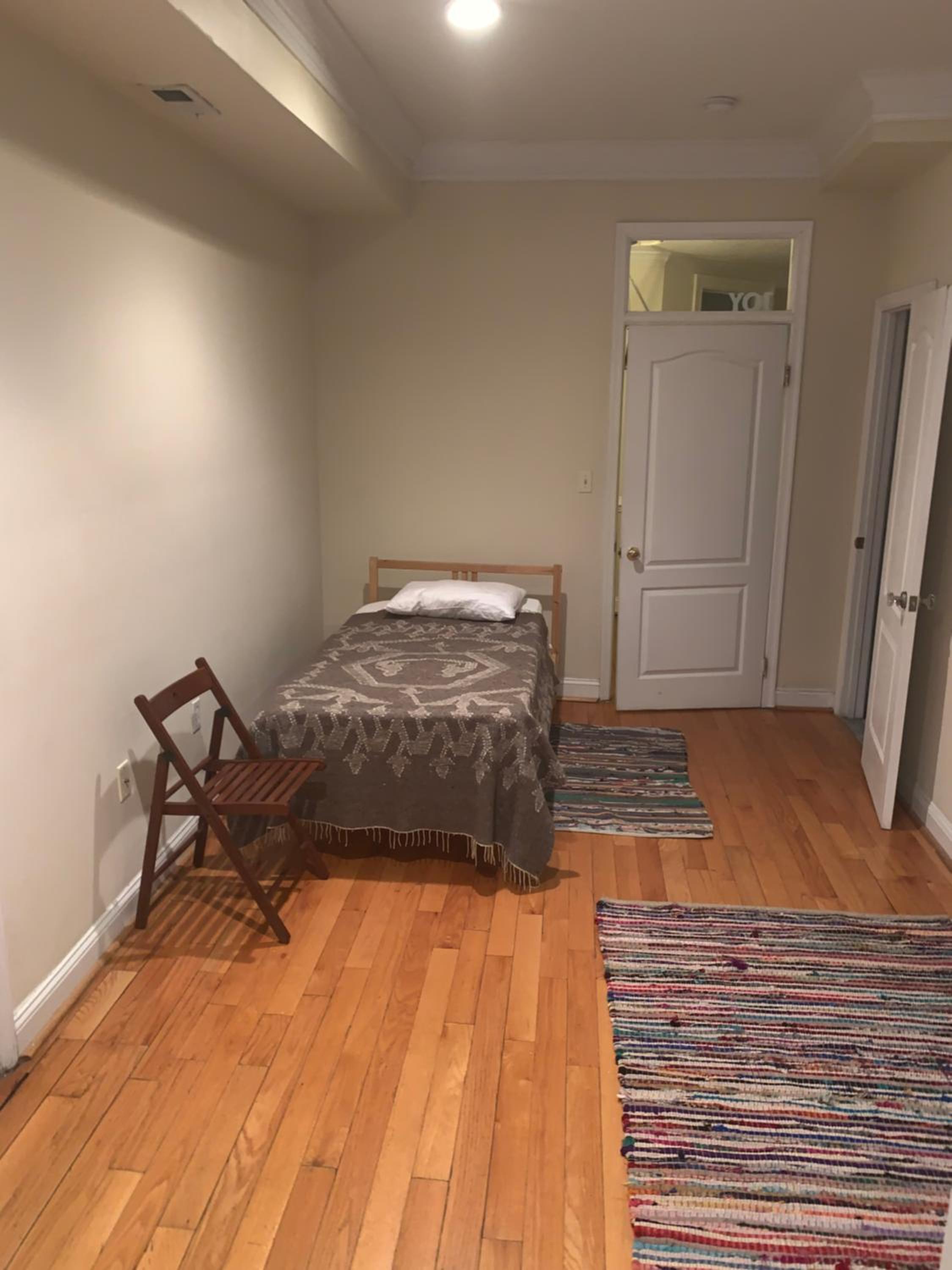 Five-Bedroom House - Photo 35