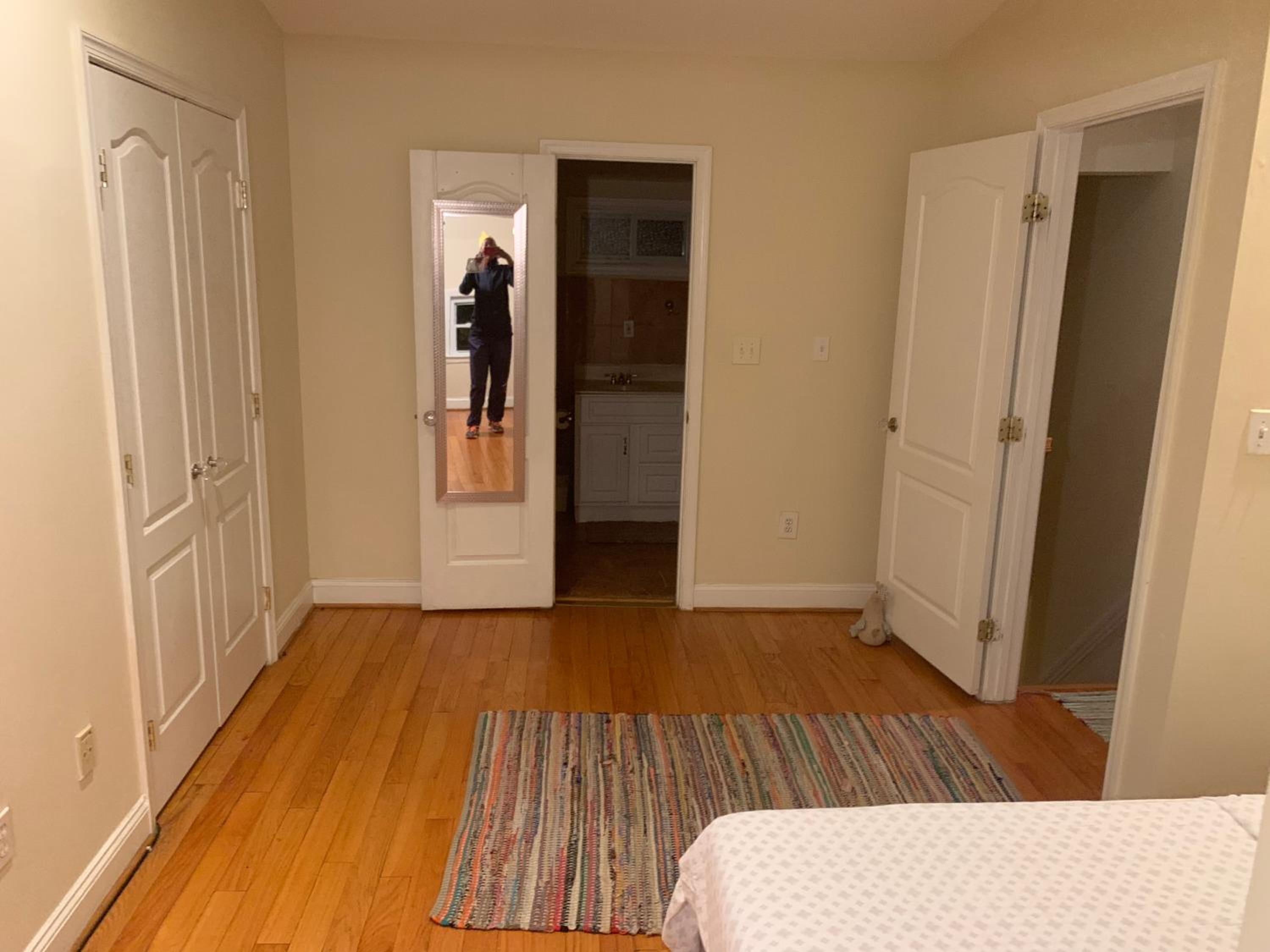 Five-Bedroom House - Photo 37