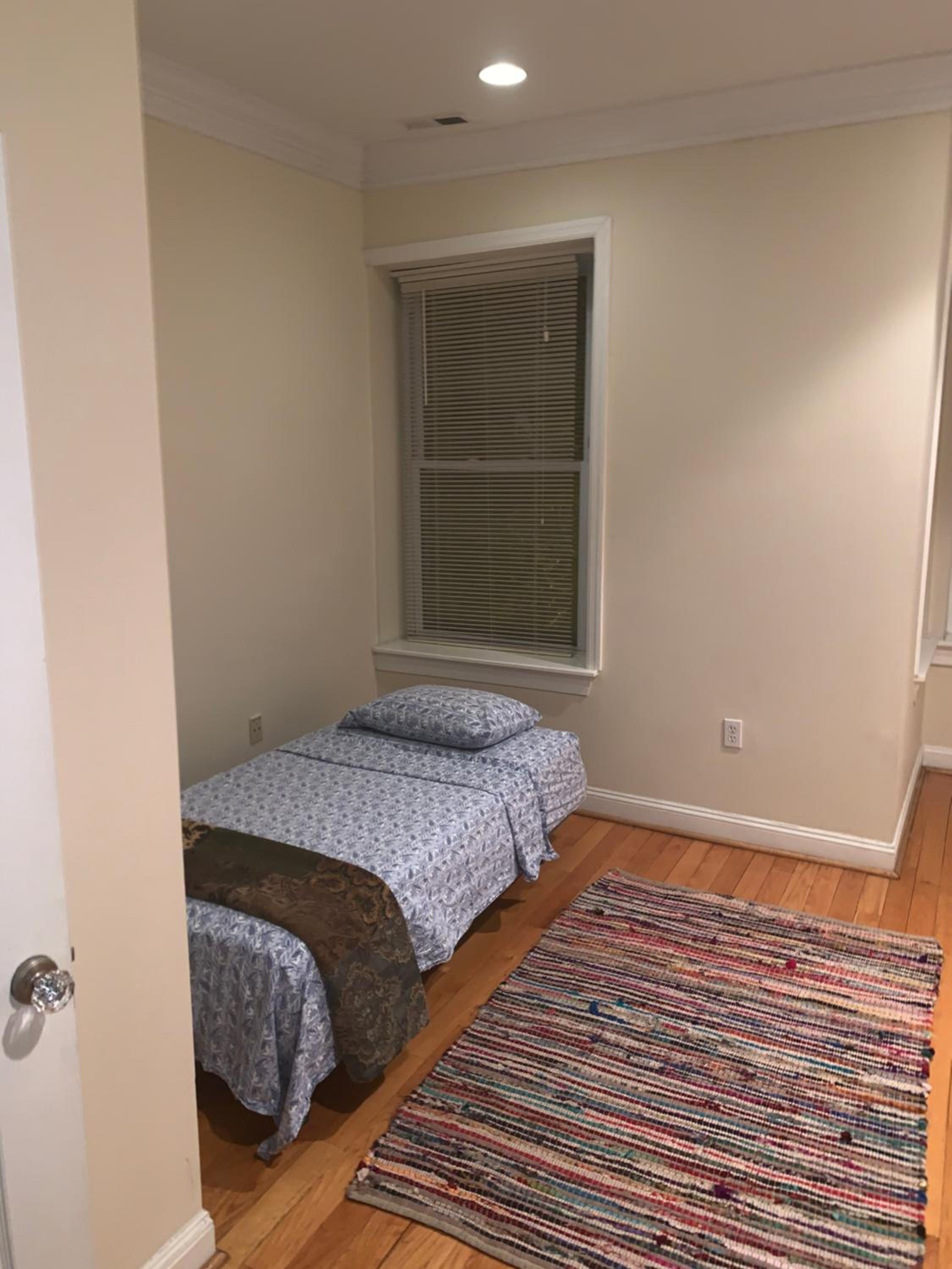 Five-Bedroom House - Photo 14