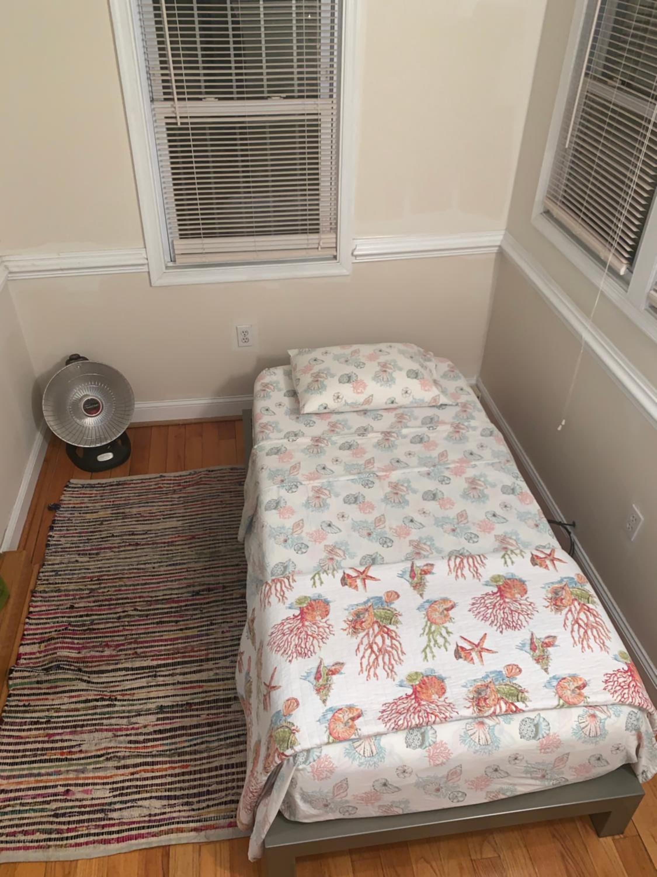 Five-Bedroom House - Photo 9