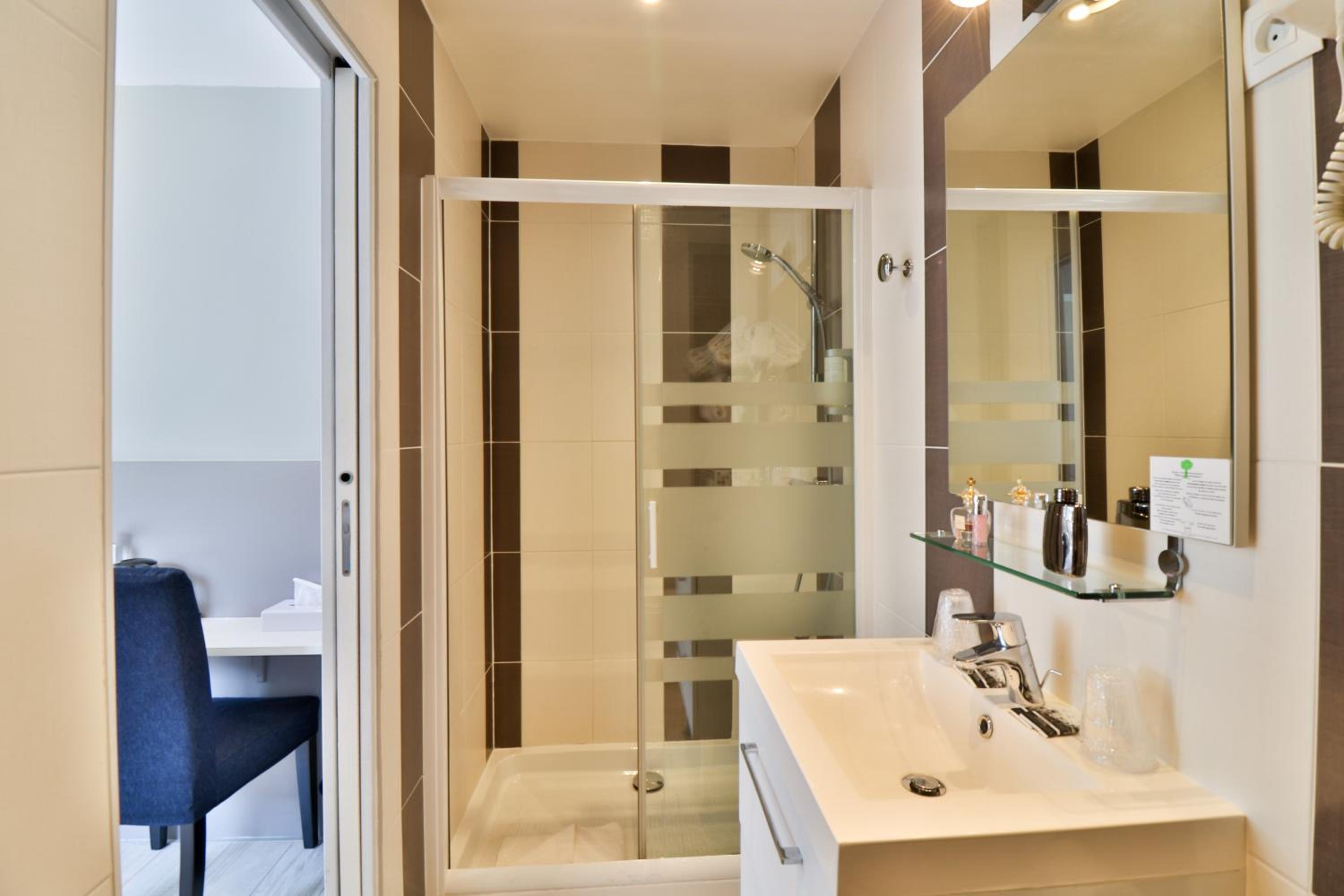 Comfort Quadruple Room - Swimming pool view photo 2