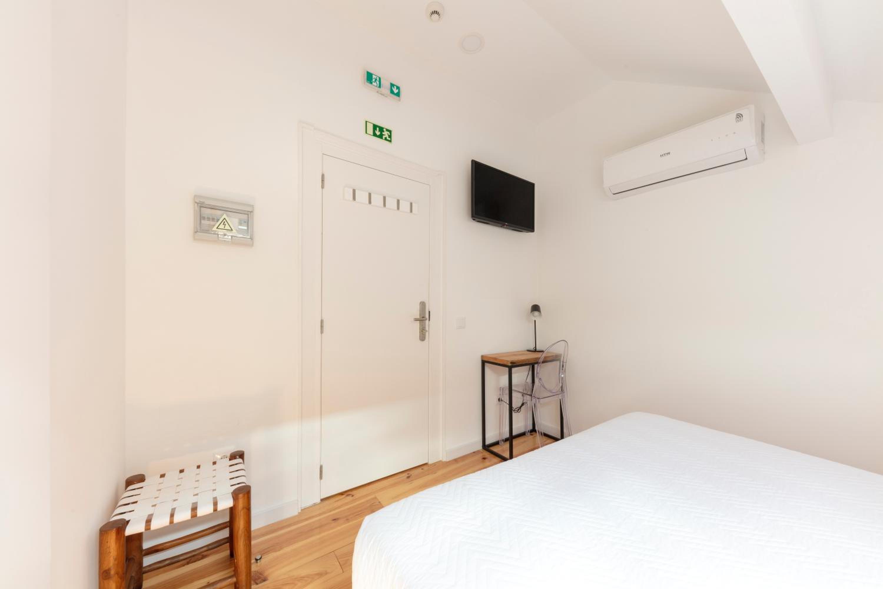 Double Room - Photo 15