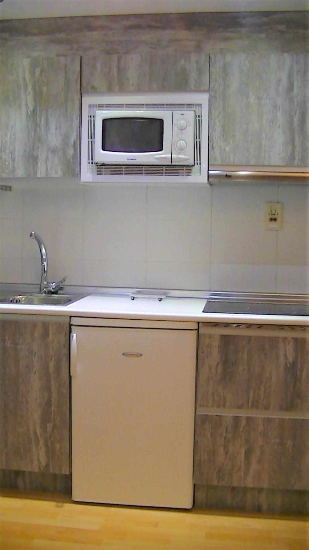 Apartment with Mountain View - Photo 8