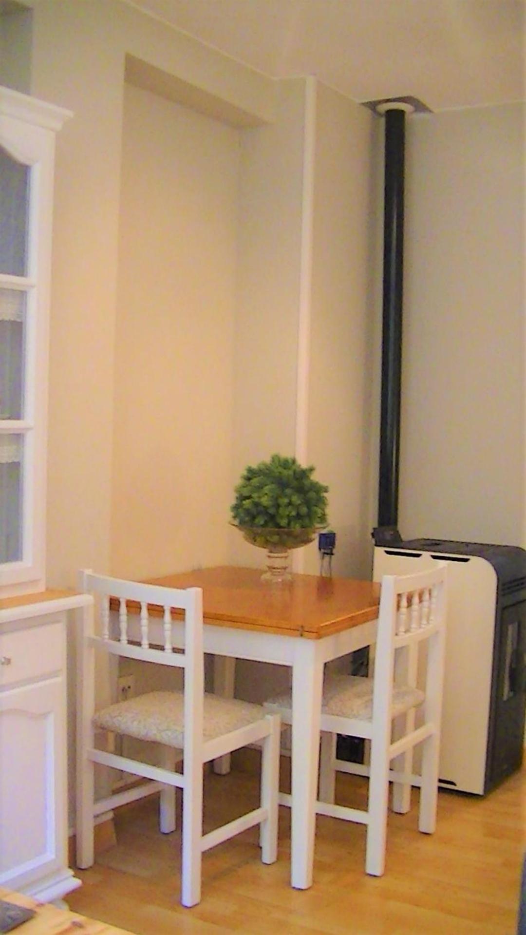 Apartment with Mountain View - Photo 4