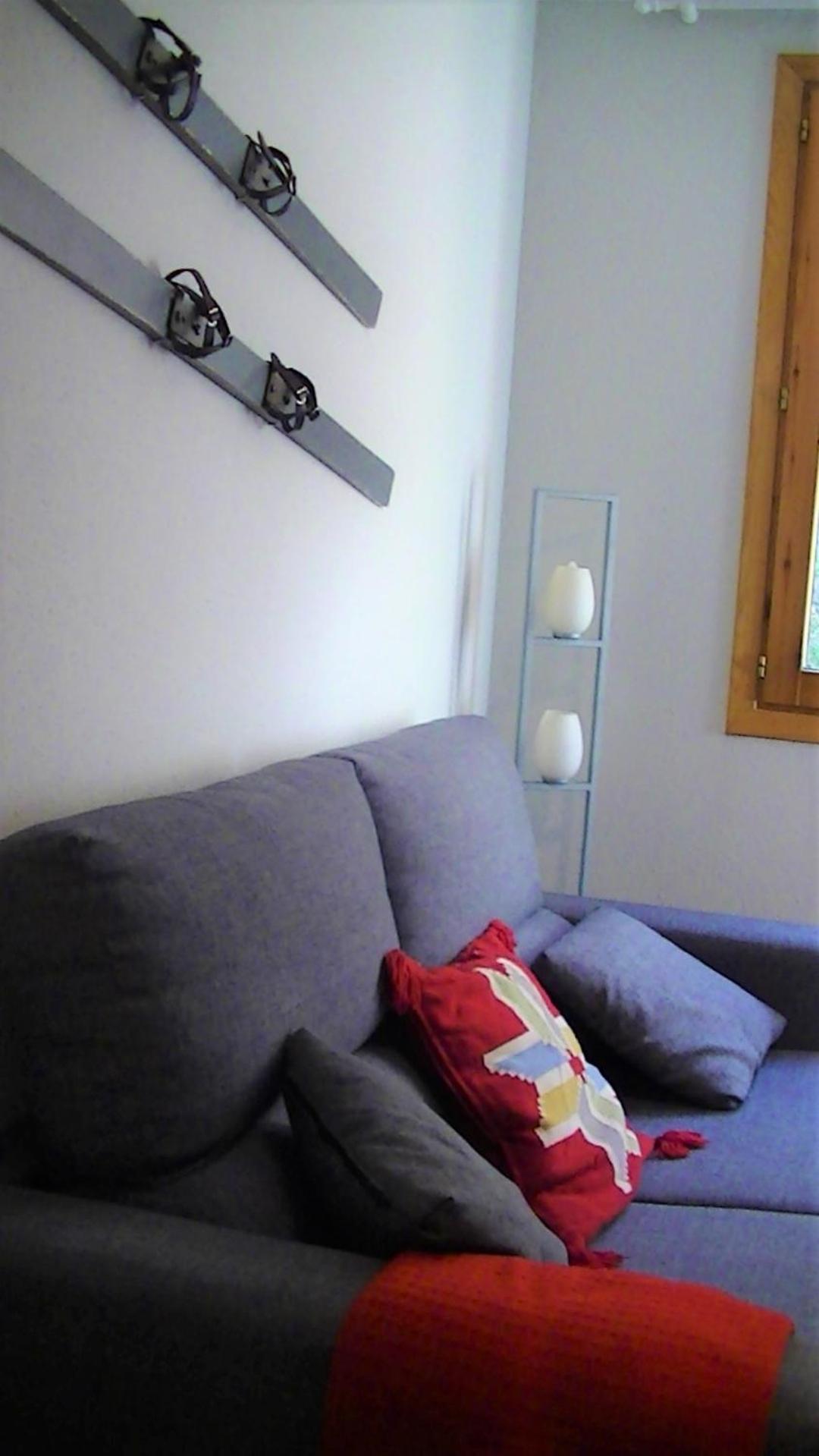 Apartment with Mountain View - Photo 2