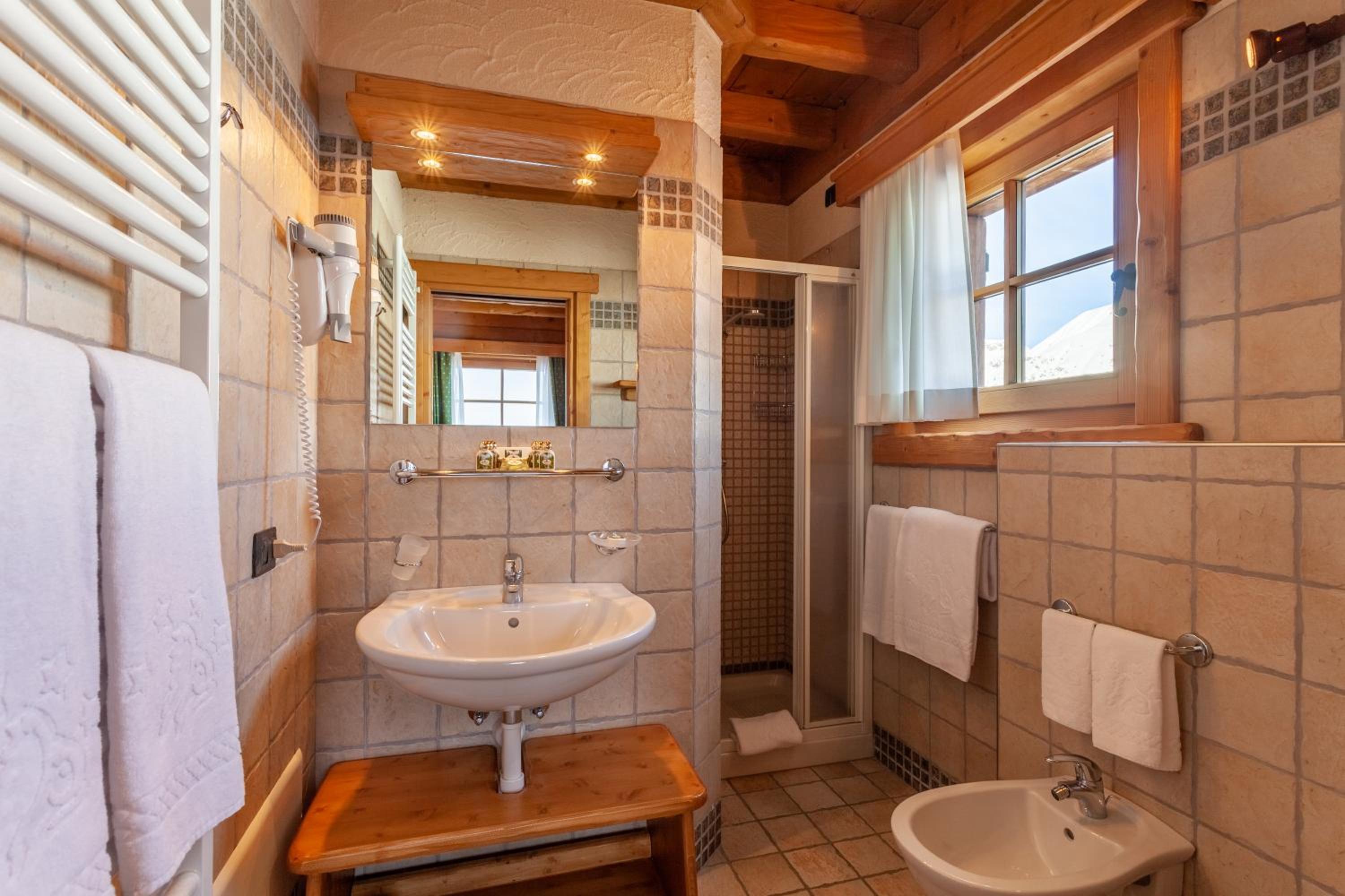 Romantic Chalet (2 Adults) - Photo 4
