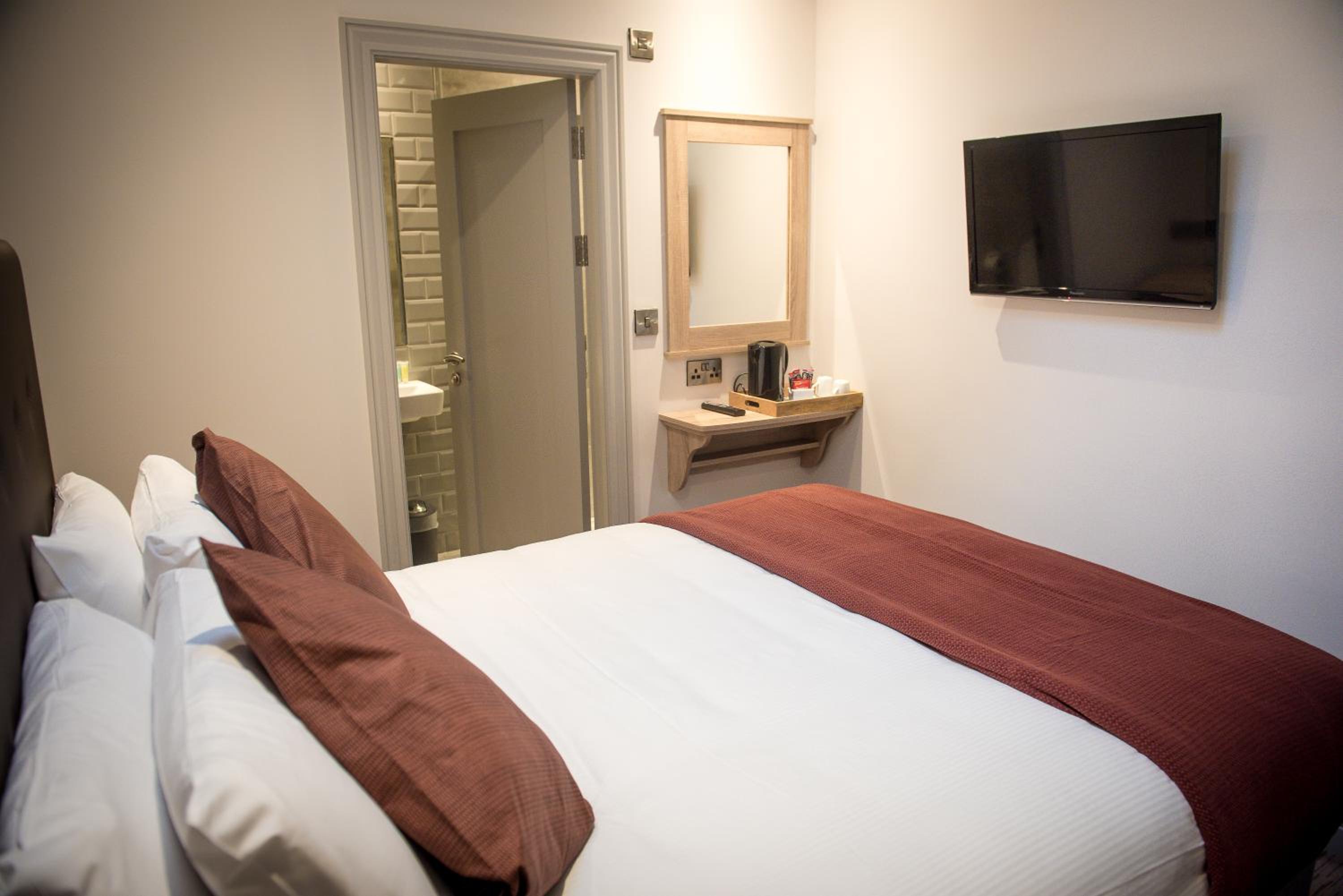 Double Room with Private Bathroom photo 2