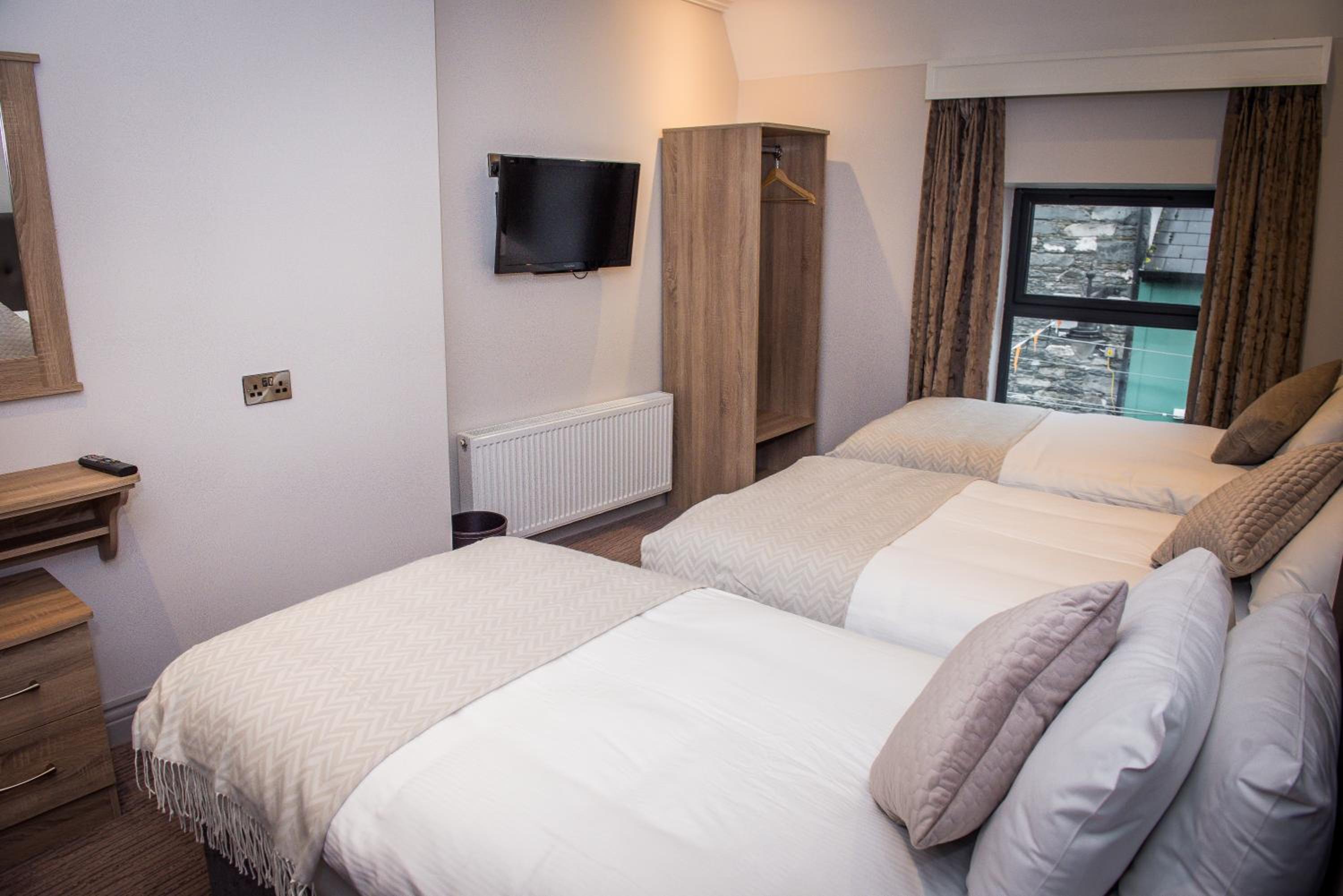 Triple Room with Private Bathroom photo 1