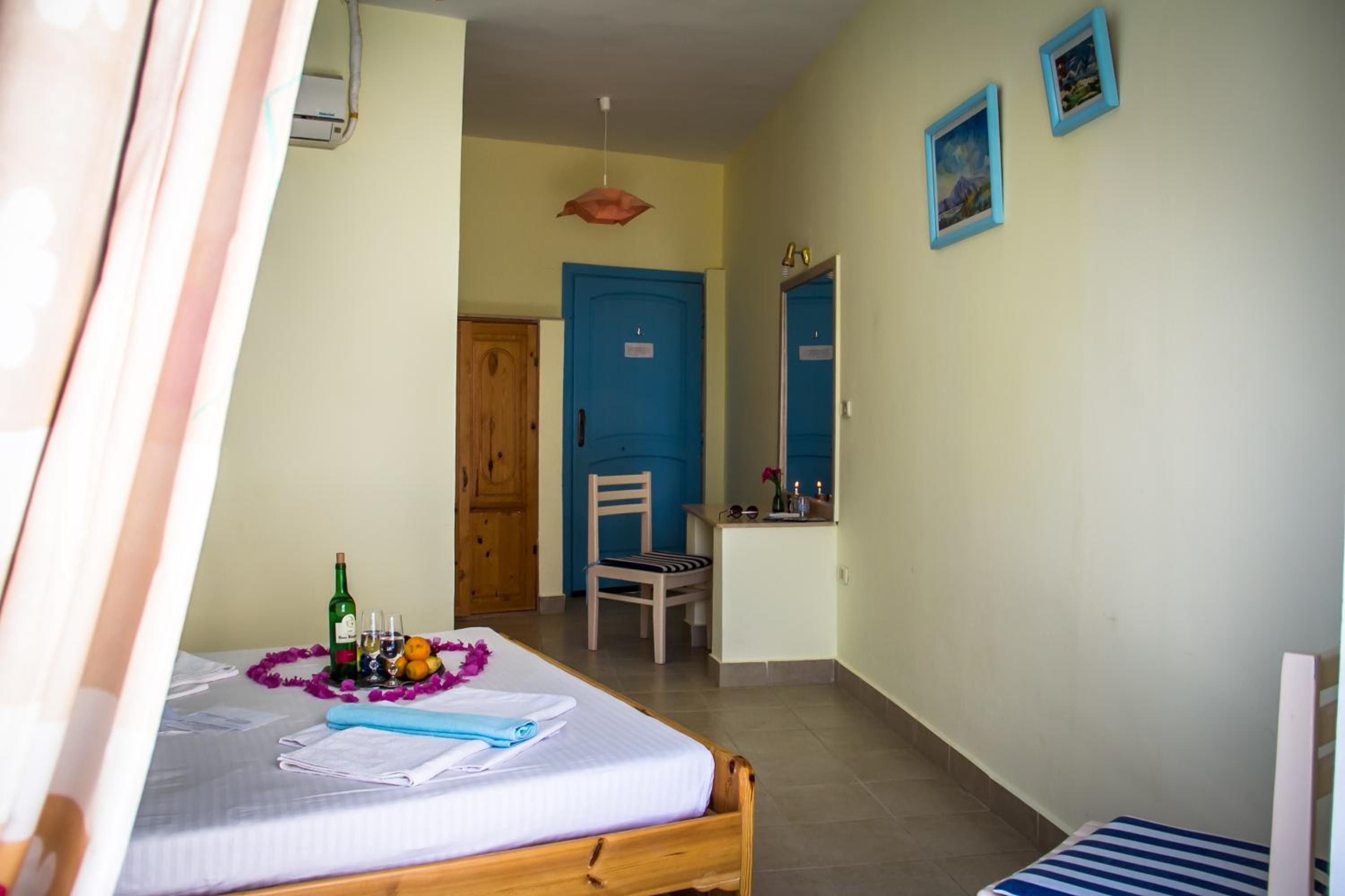 Double Room - Photo 8