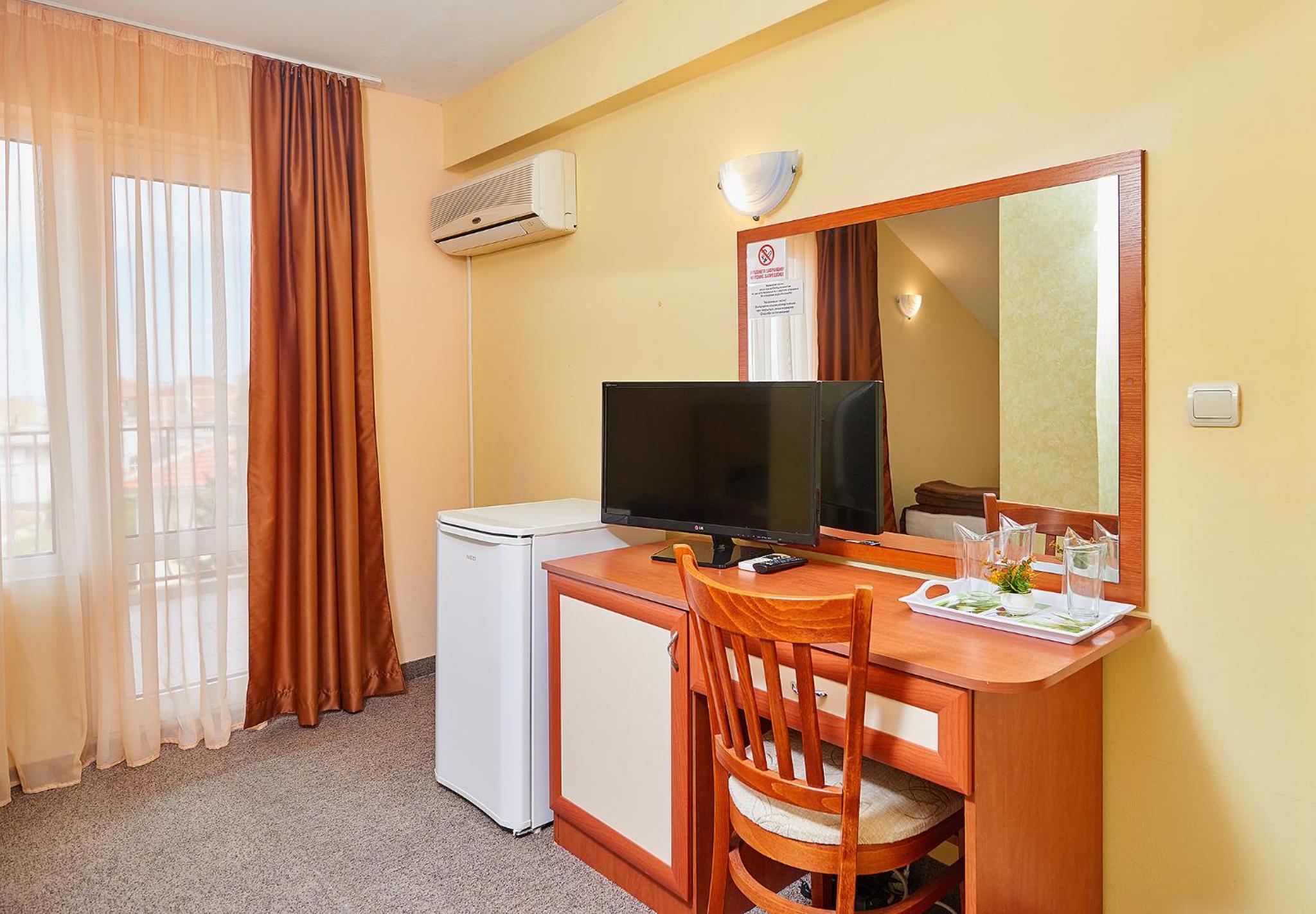 Triple Room with Balcony - Photo 5