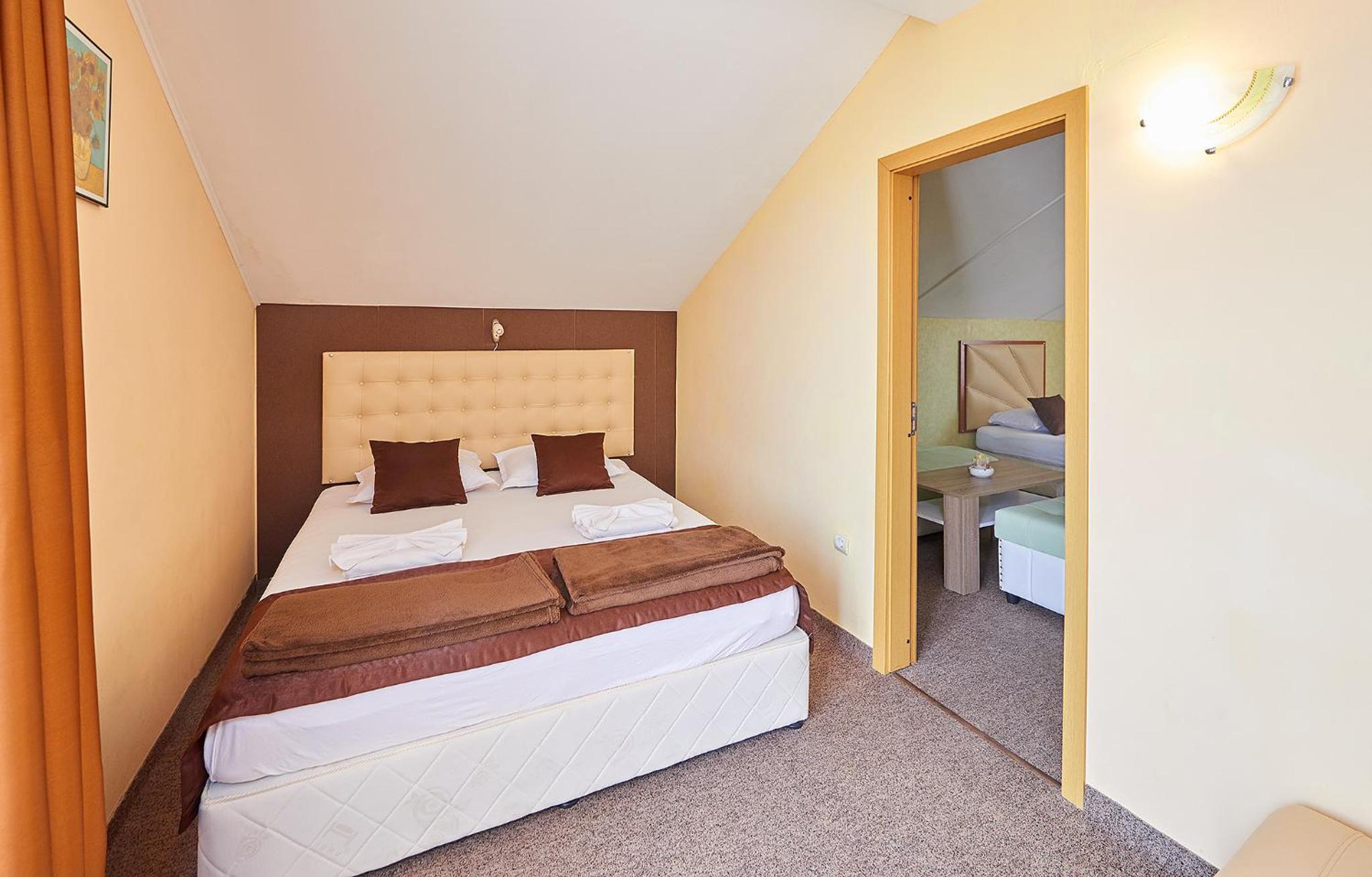 Suite with Balcony - Photo 3