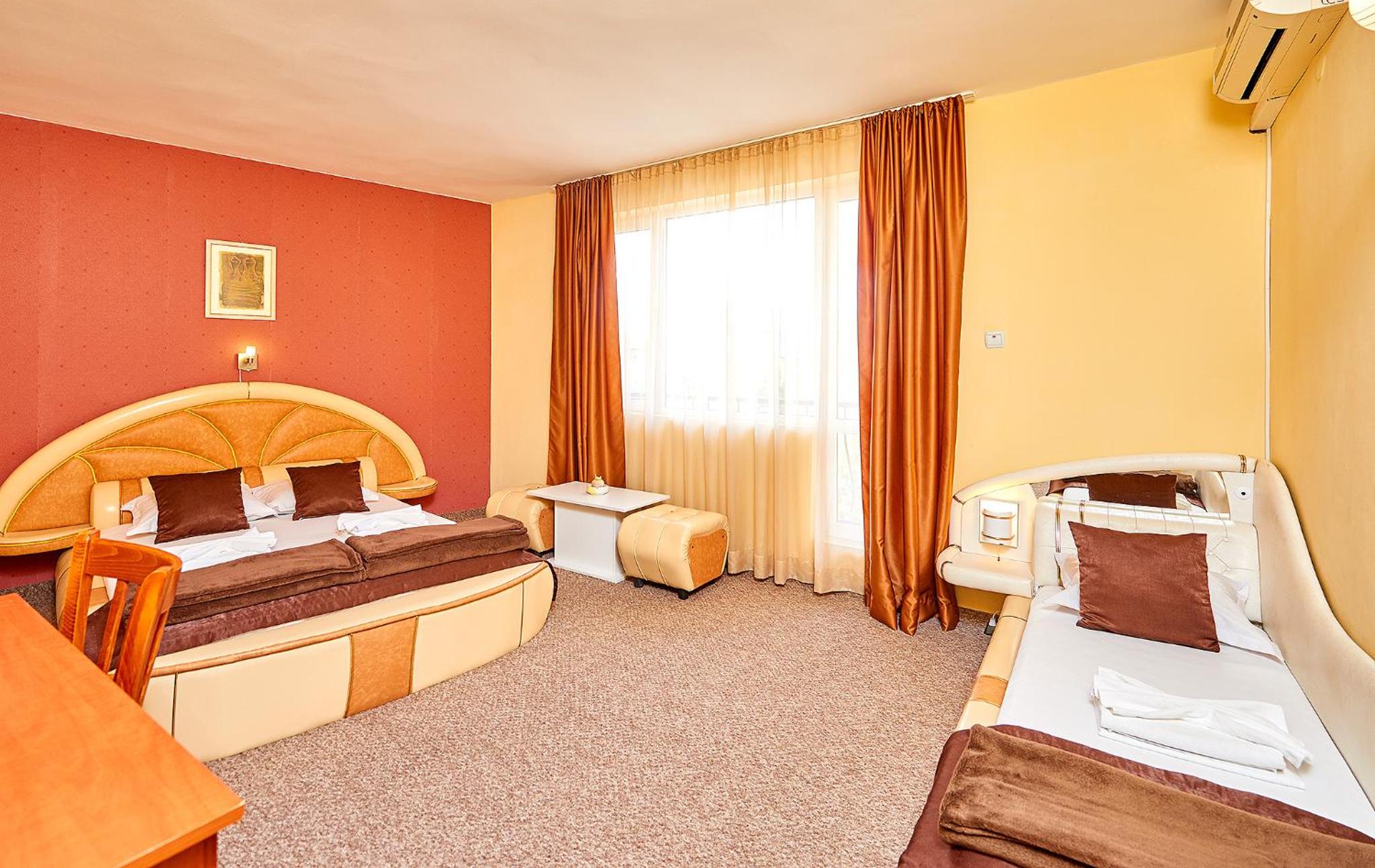 Triple Room with Balcony - Photo 3