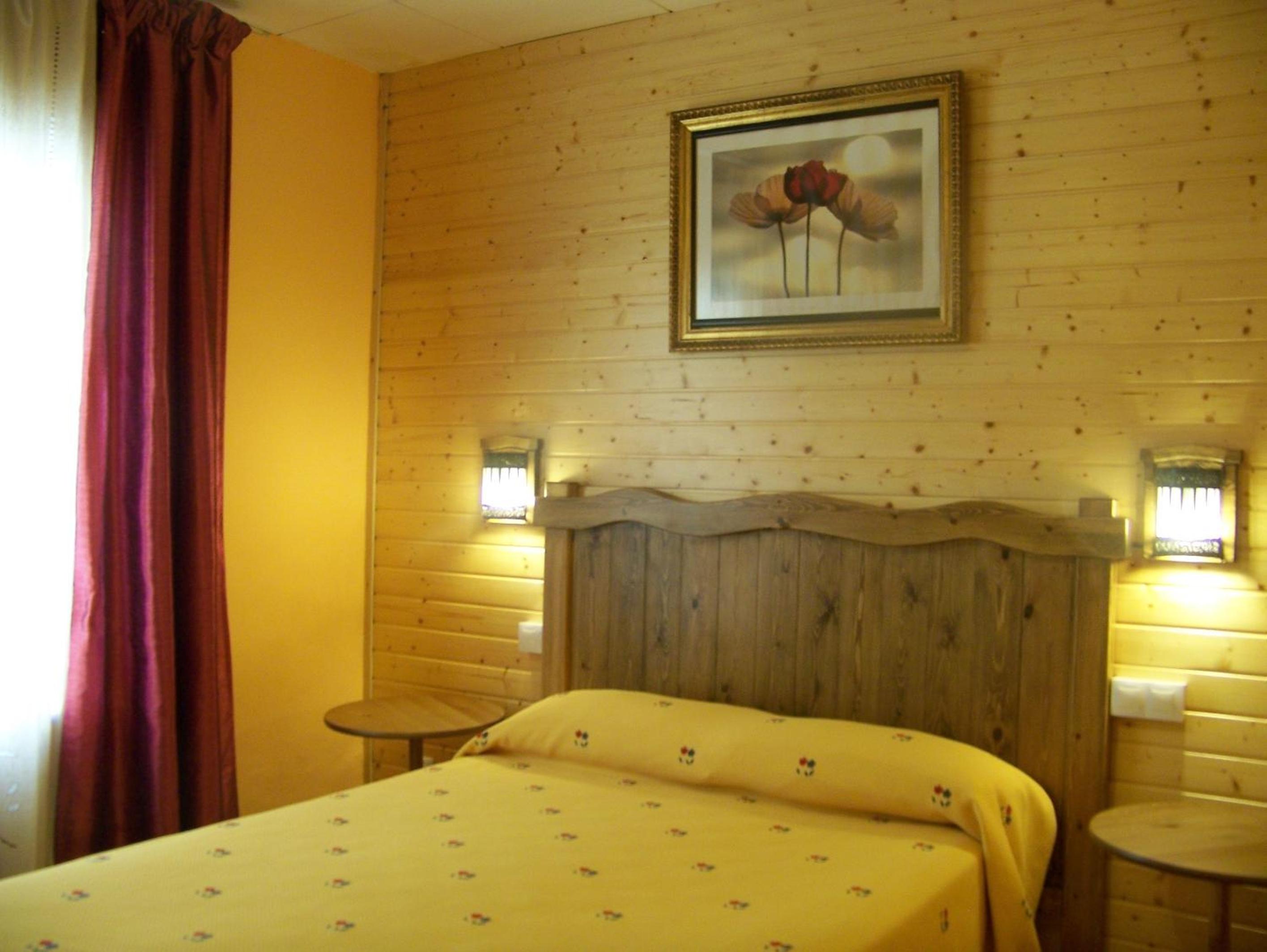 Quadruple Room (2 Adults + 2 Children) photo 2