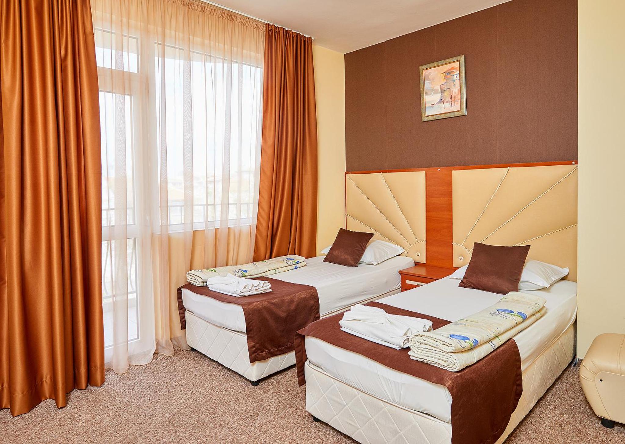 Double Room with Balcony - Photo 4