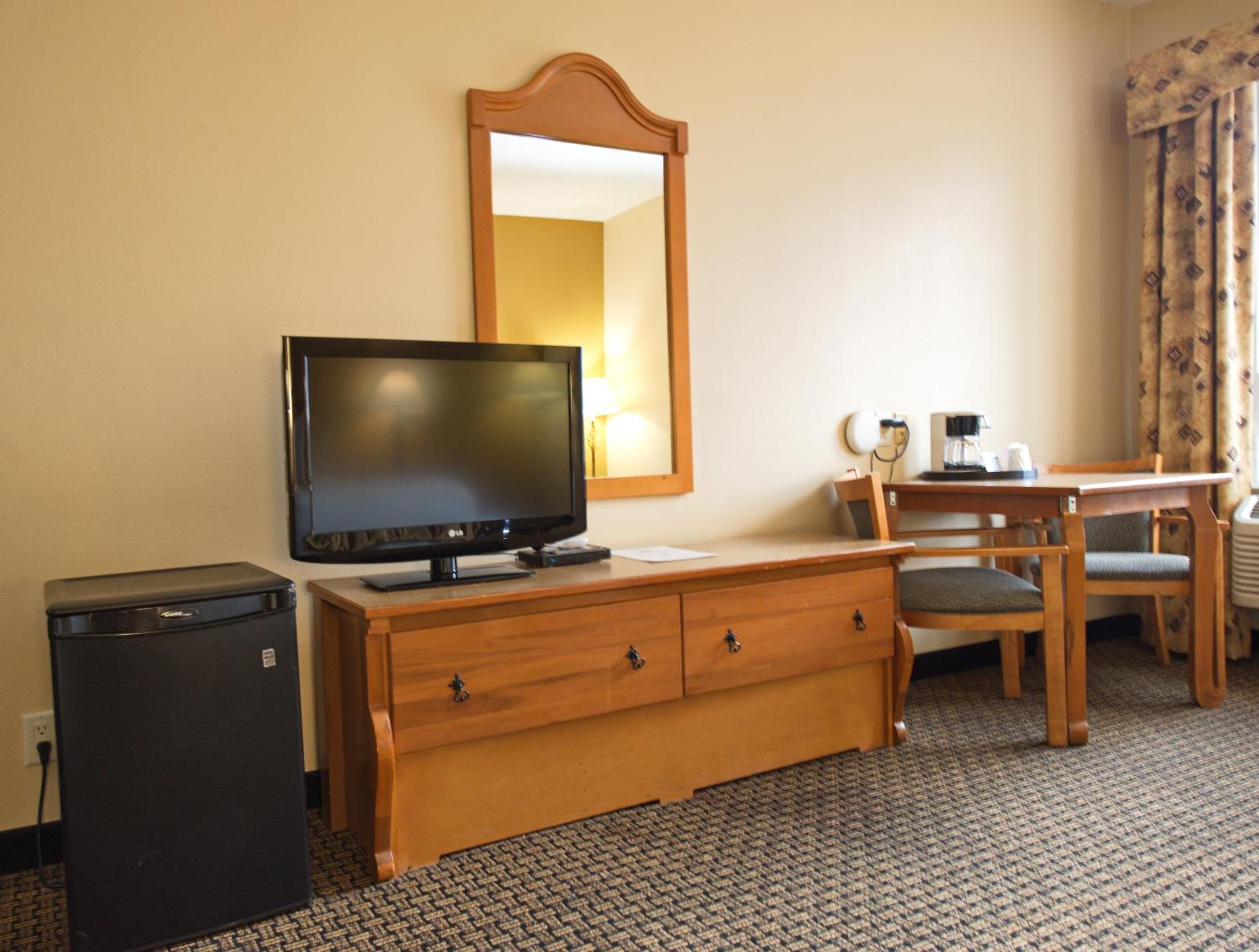 King Room - Non-Smoking - Photo 3