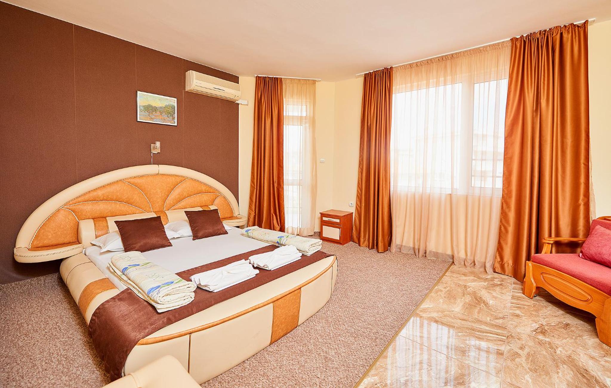 Double Room with Balcony - Photo 1
