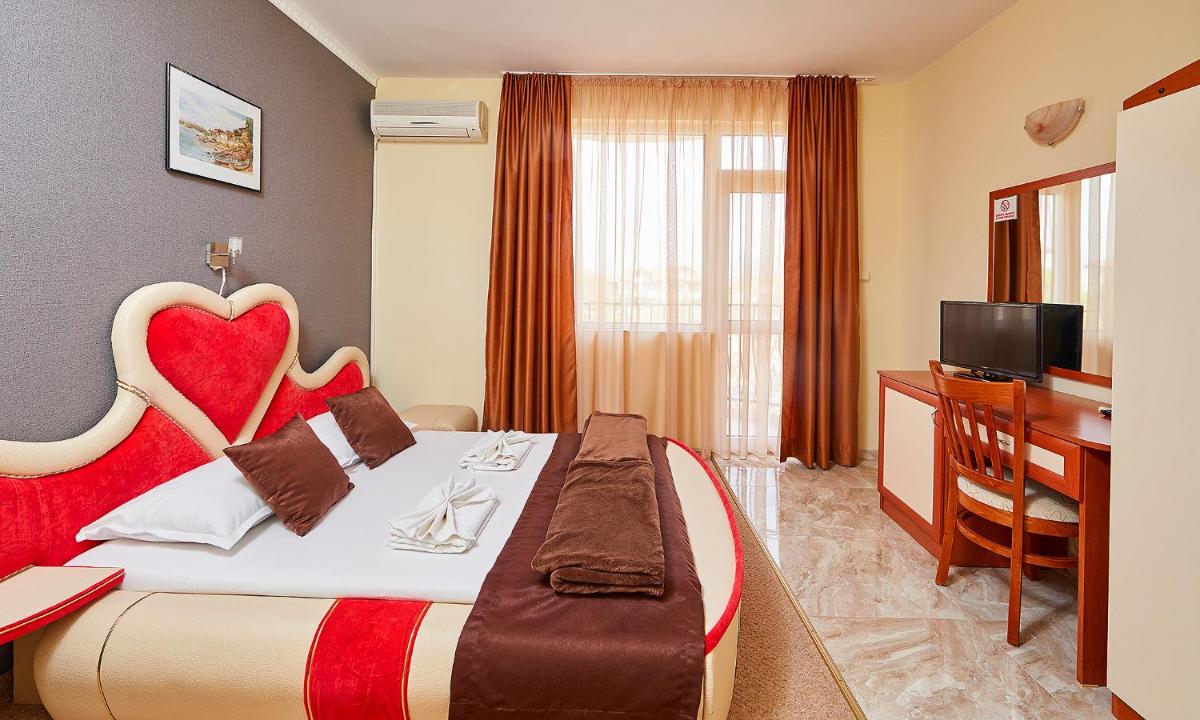 Double Room with Balcony - Photo 2