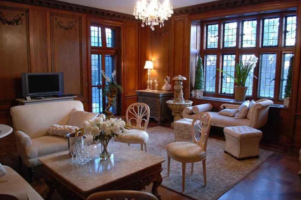Deluxe Queen Suite photo 1