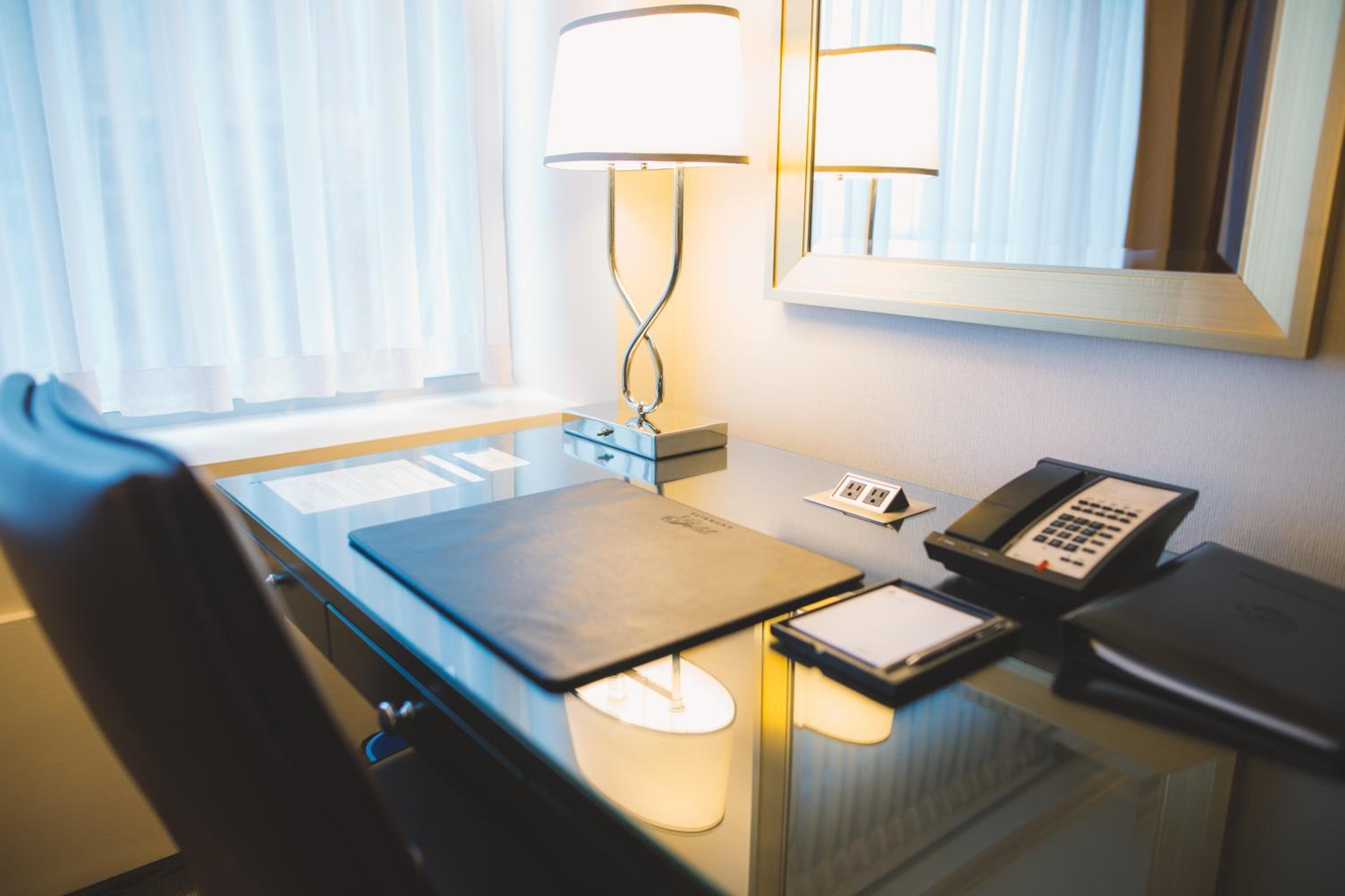 Fairmont King Room with City View photo 2