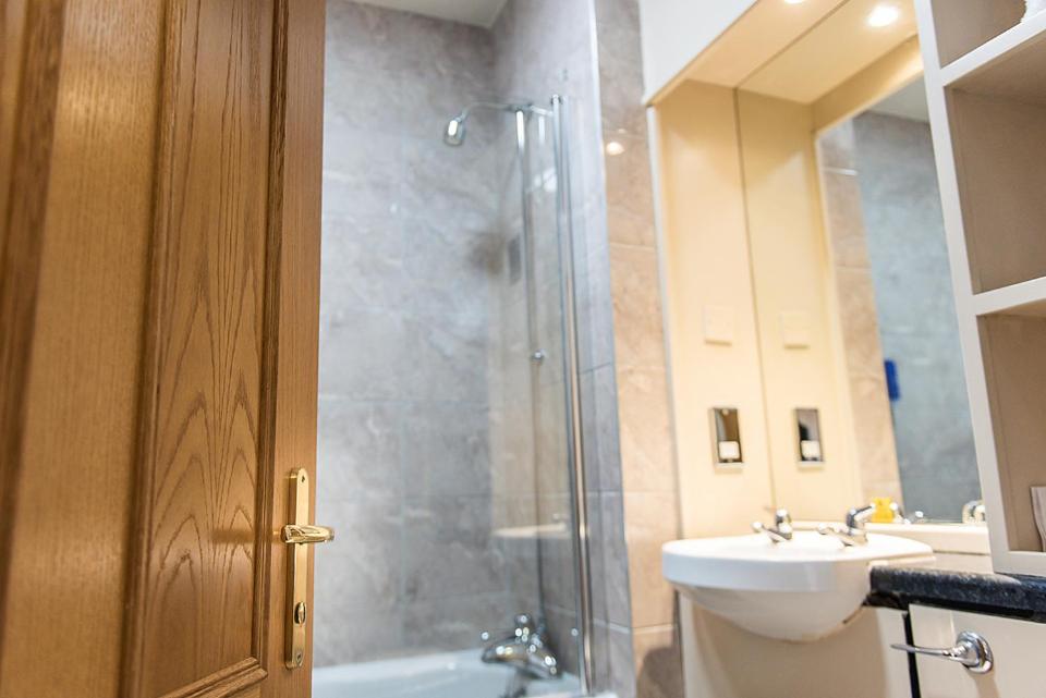 Standard Double Room - Photo 20