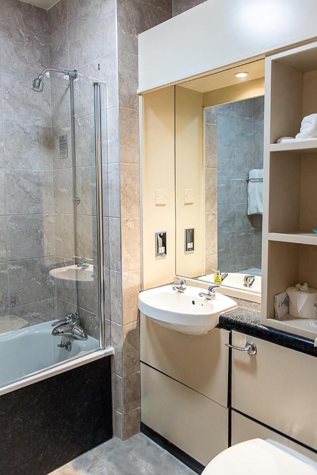 Standard Double Room - Photo 18